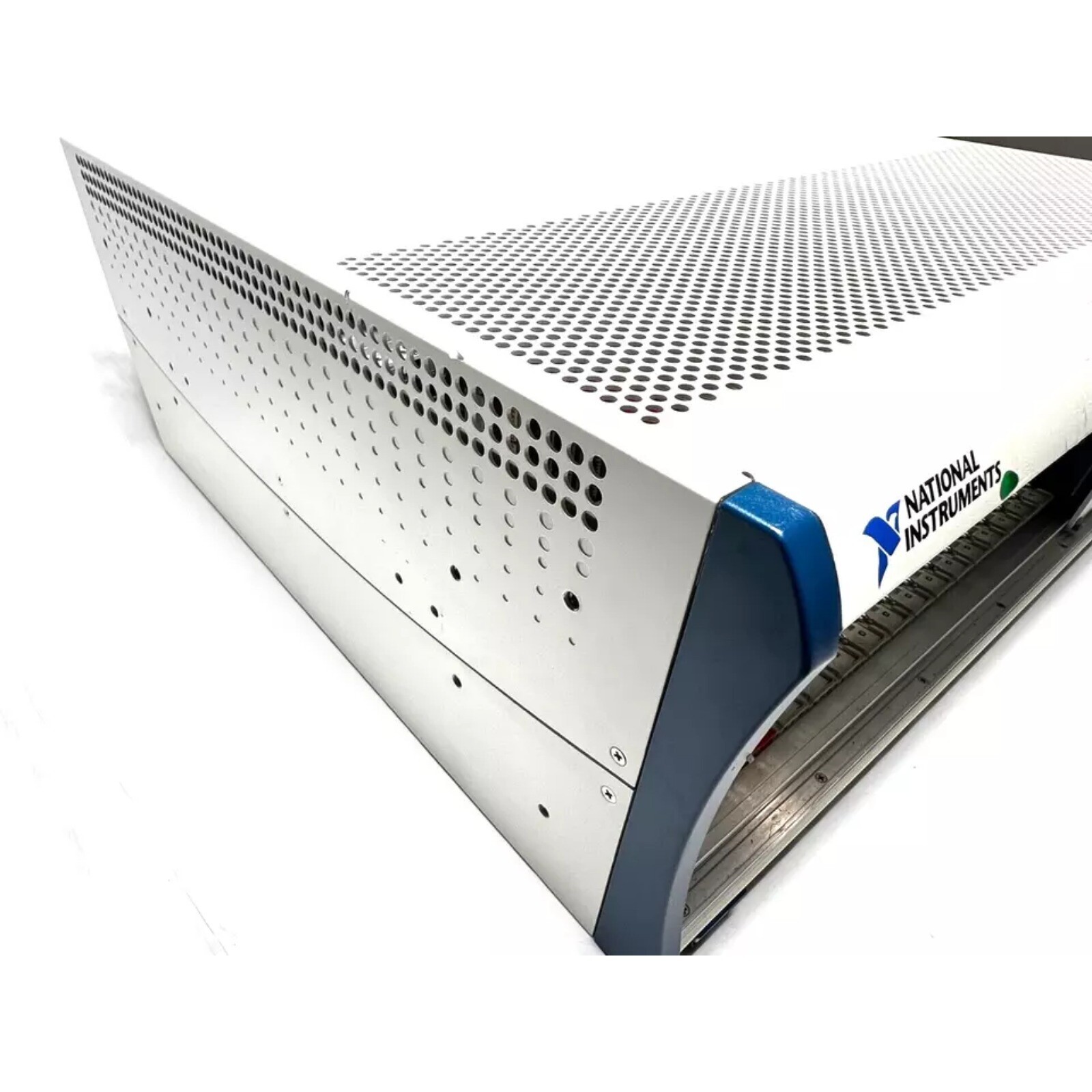 NEW National Instruments PXIe1075 PXIe-1075 Up to 4 GB/s PXI Chassis