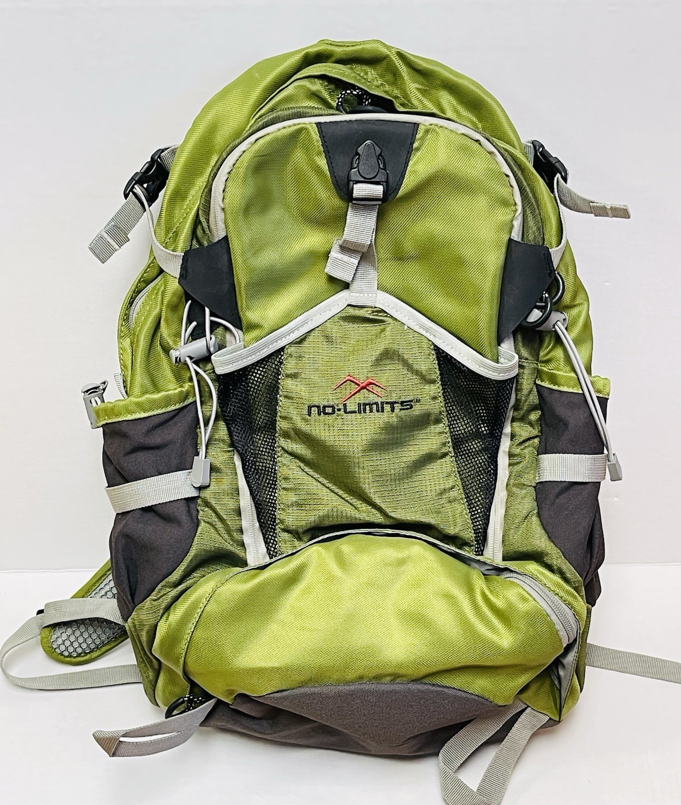 No Limits Backpack Green Hiking Camp Rucksack  Hydration Nice Condition!