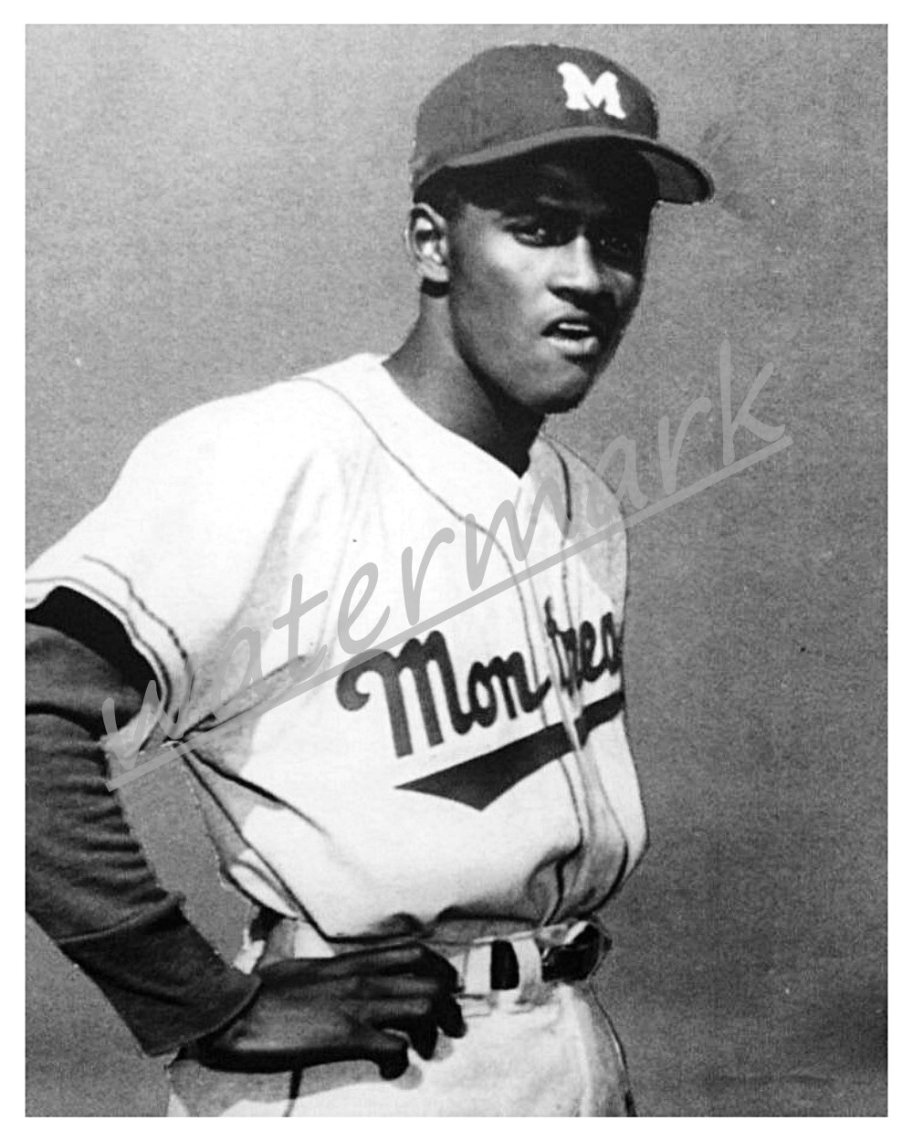 1954 AAA Montreal Royals Roberto Clemente Black & White 8 X 10 Photo Picture