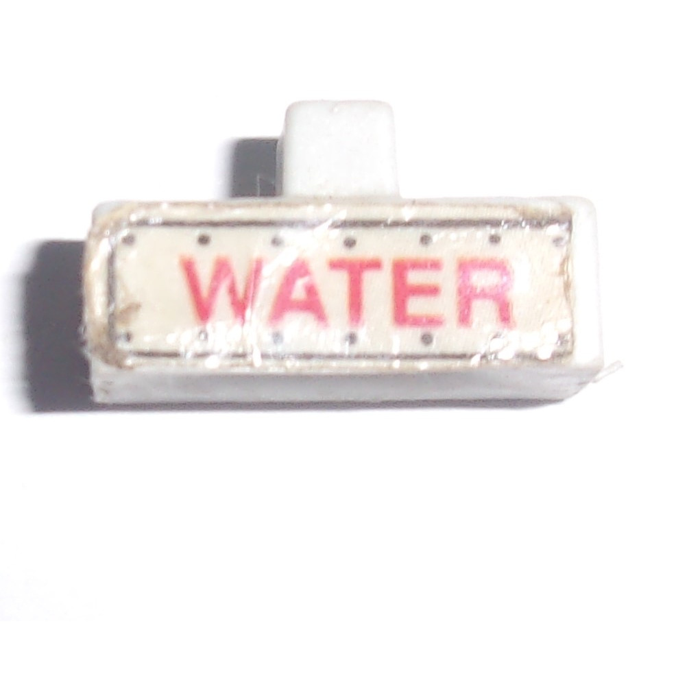 1/64 Ertl Farm Country Small Cattle Waterer