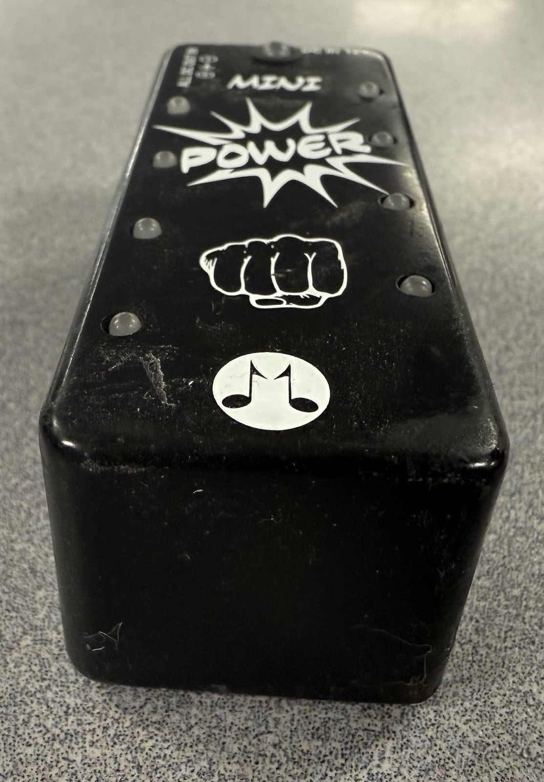 Mini Power DC 9v Pedal Power Supply 8-Out No Cables
