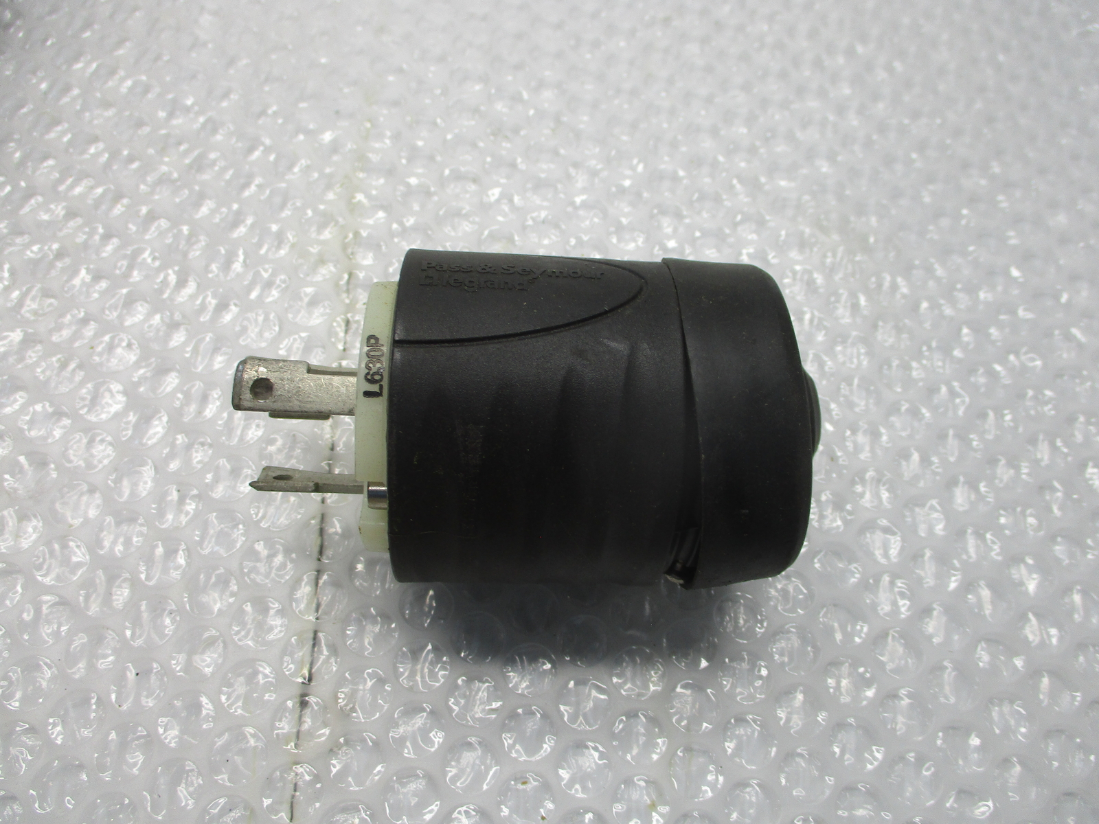 PASS & SEYMOUR L630P PLUG NSNP