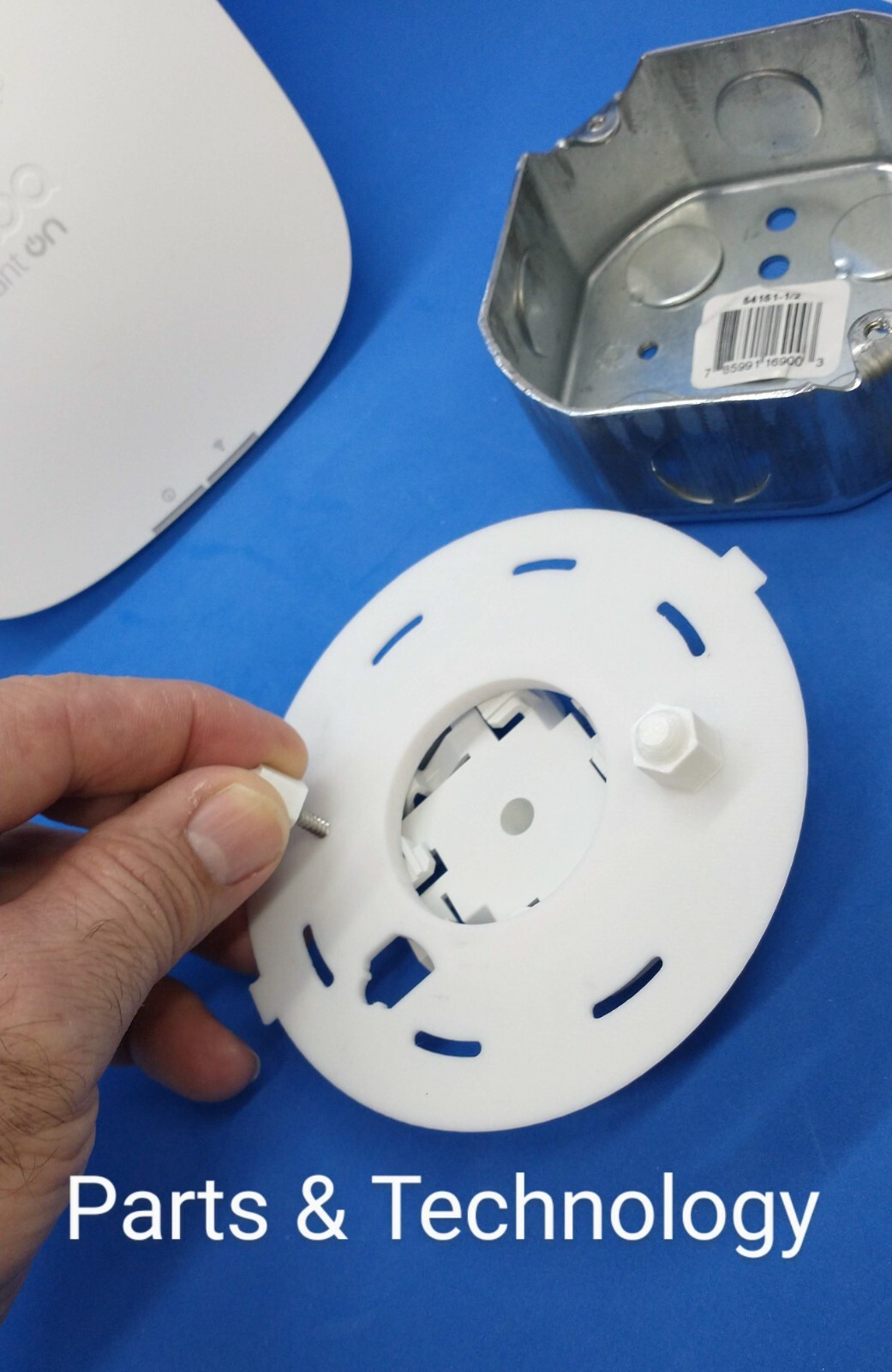 Aruba AP22 wall or ceiling mount. Fit 4 In. octagonal boxes.