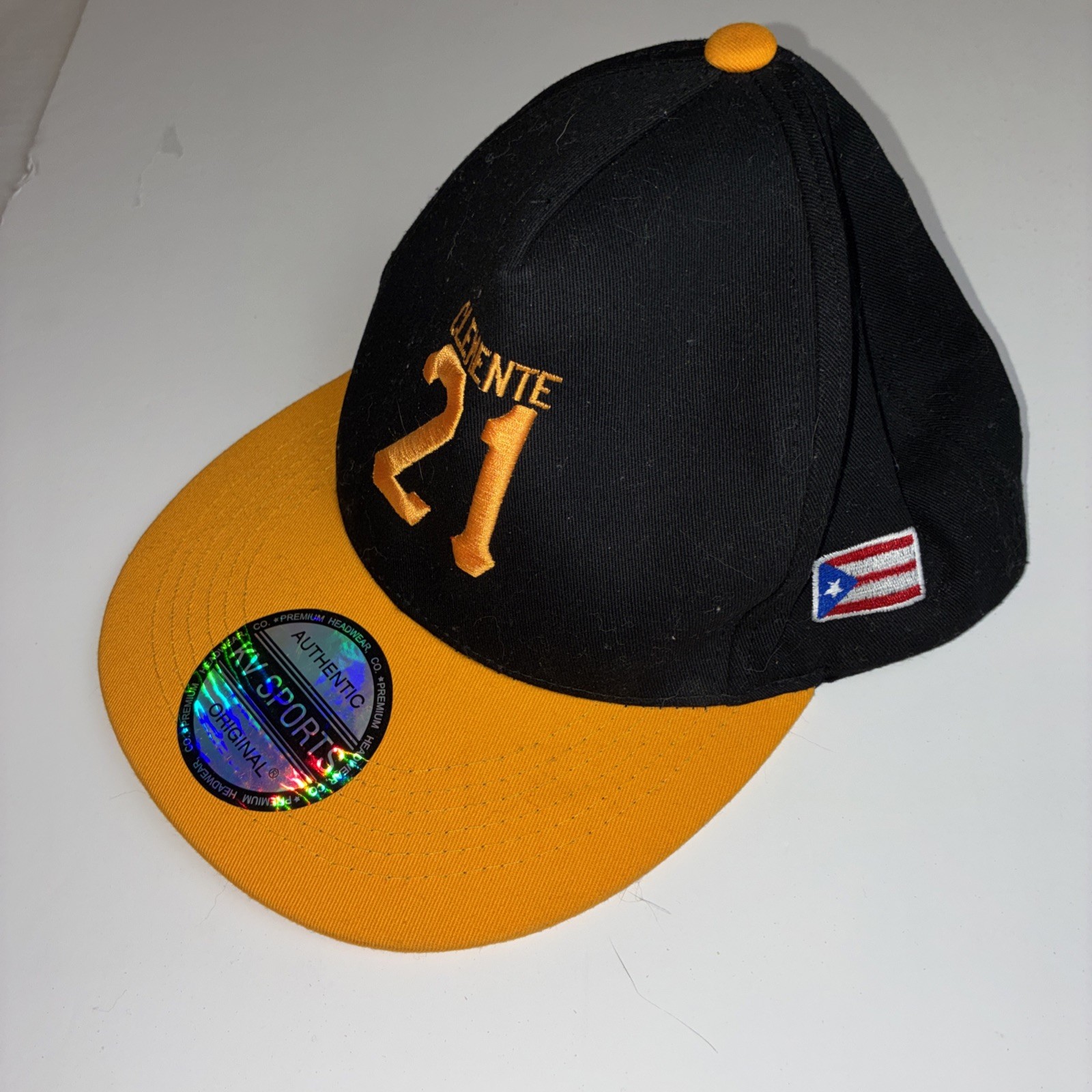 Roberto Clemente 21 Puerto Rico Flag Limited Edition Black Gold Adjustable Snap