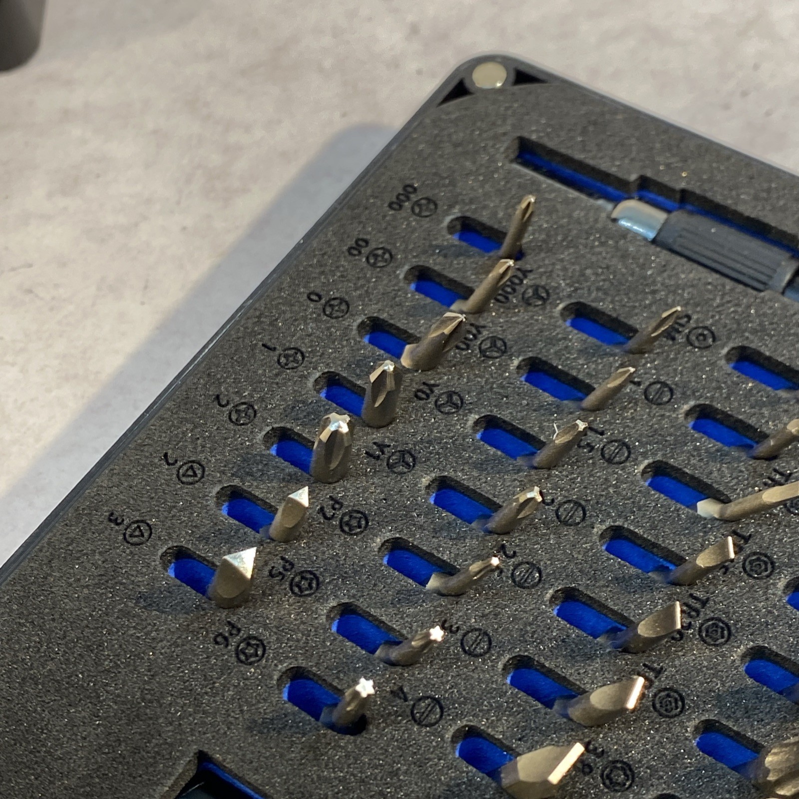 iFixit - Mako Driver Kit - 64 Precision Bits