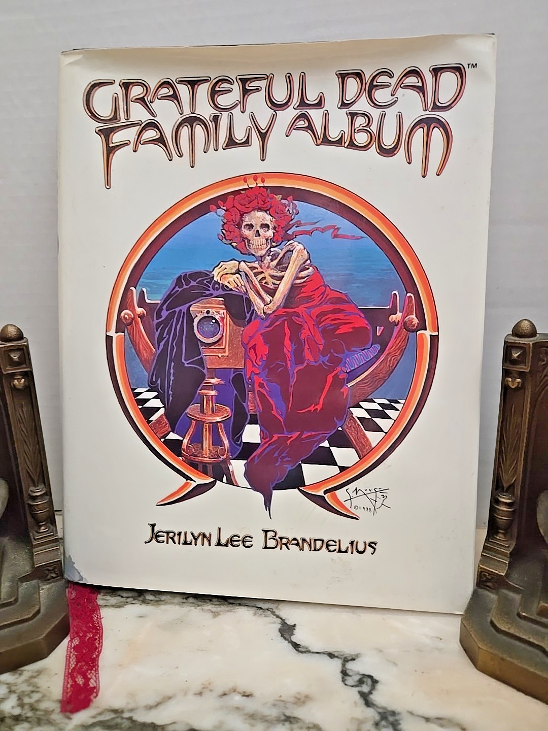 Grateful Dead Family Album Hardcover 1989 – Jerilyn Lee Brandelius – Stanley Mou