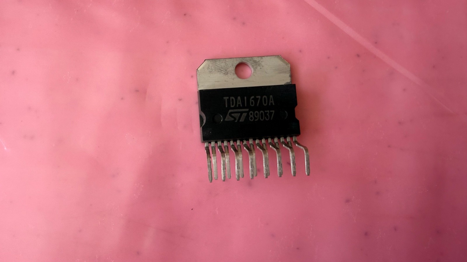 TDA1670A - N.O.S. Integrated Circuit - 1 PIECE LOT