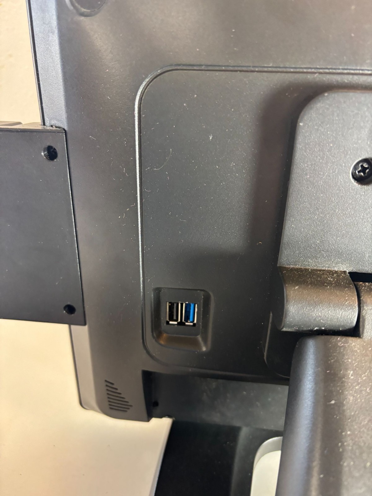 Hisense HK570E POS Touchscreen Computer Windows 10 Enterprise Reset