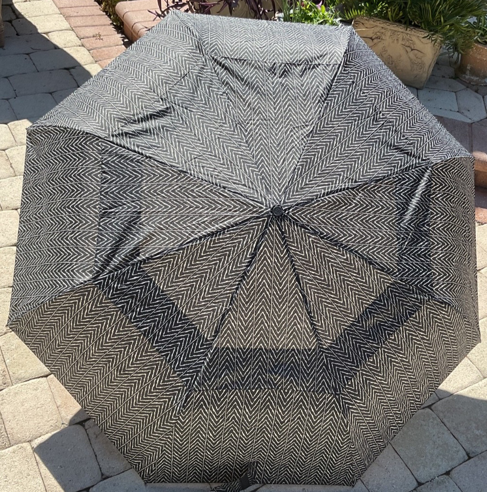 TOTES WOMEN'S UMBRELLA  BLACK WHITE 11 in PUSH OPEN CLOSE NWT