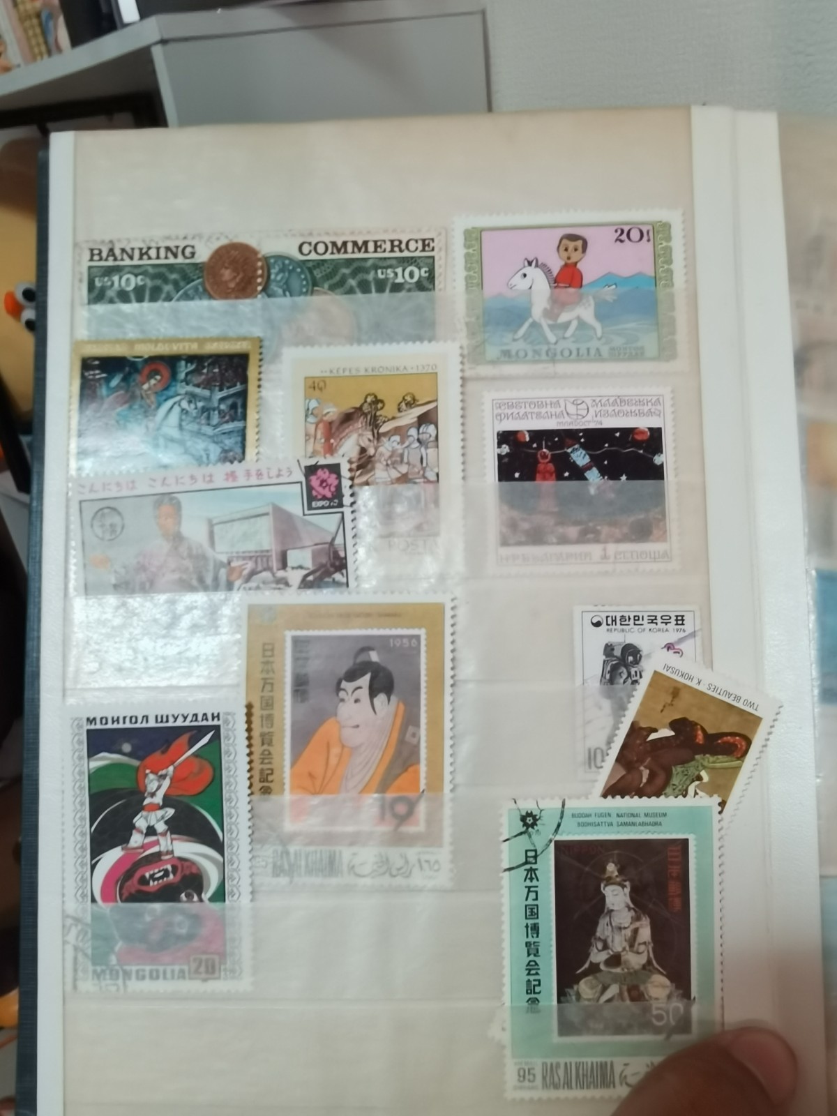Stamp Collection Stockbook +100 Stamps