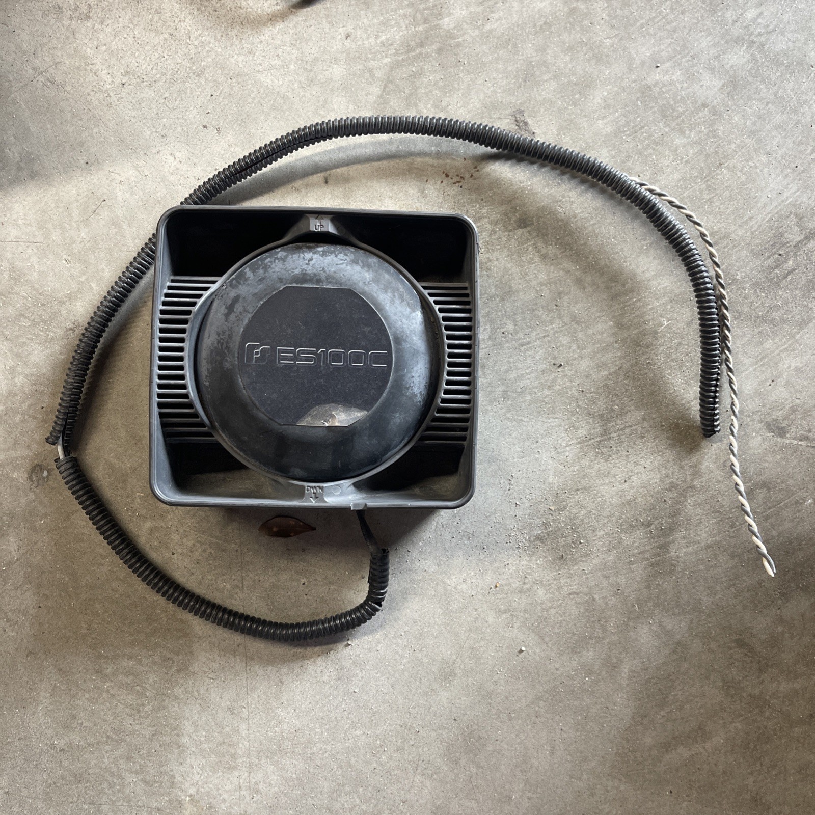 Federal Signal DynaMax/ES100C Speaker, 100W Brackets Missing From Sides