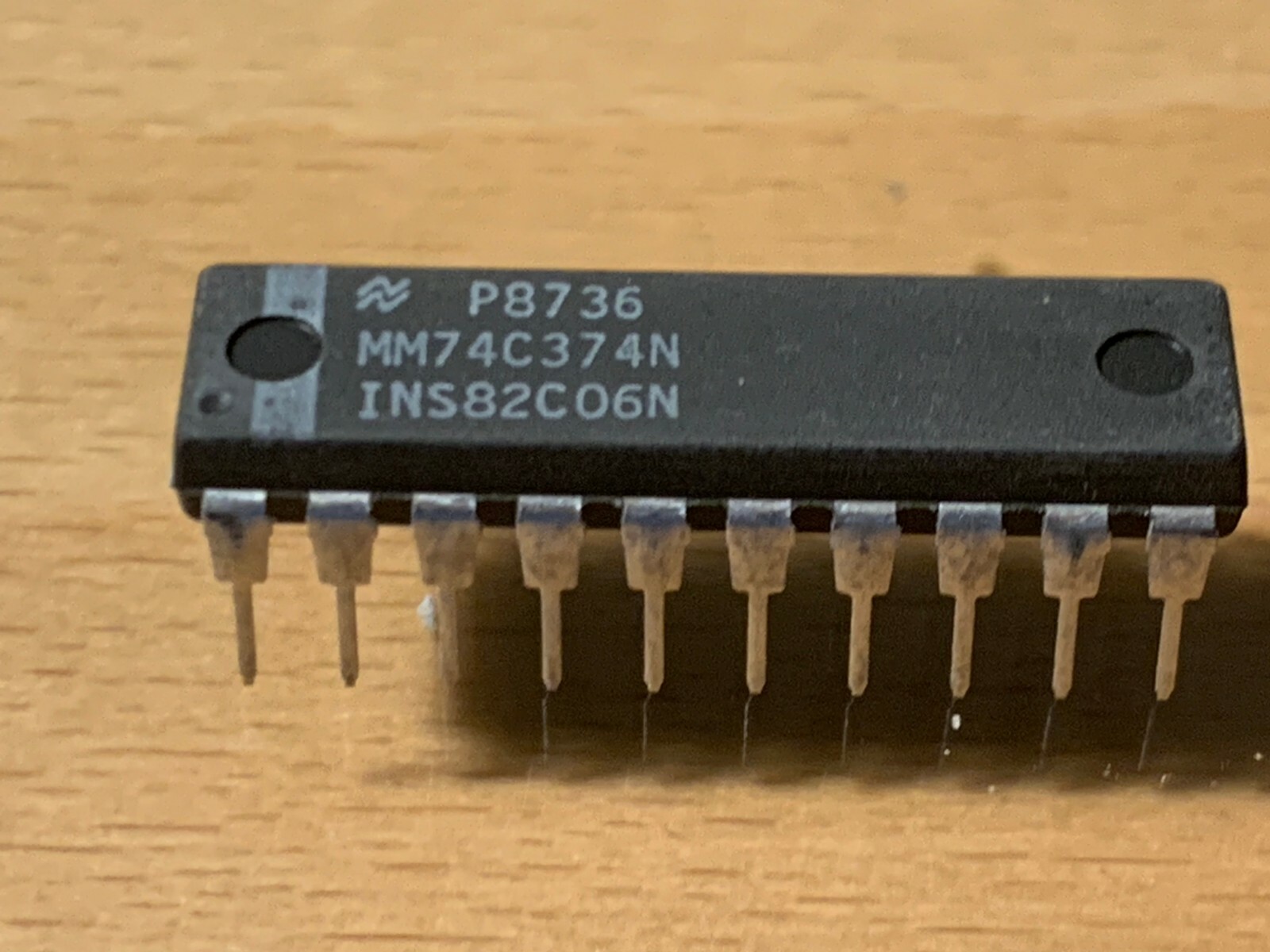 NATIONAL IC -  MM74C374N -  Flip Flop, Octal, D Type, 20 Pin.