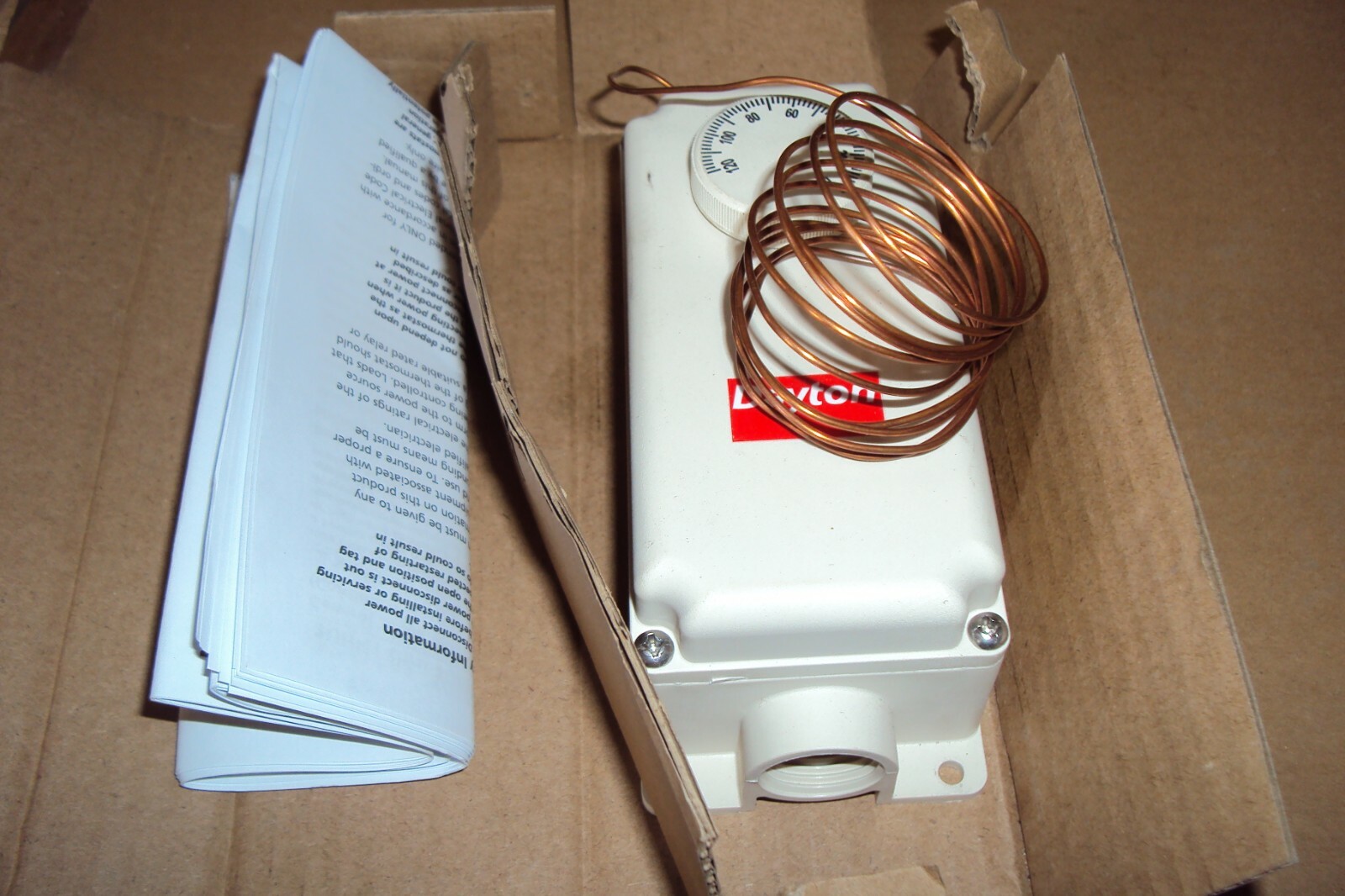 DAYTON 2NNR6 Line Voltage Mechanical Thermostat, OPEN/CLOSED SWIT , 24 to 600VAC
