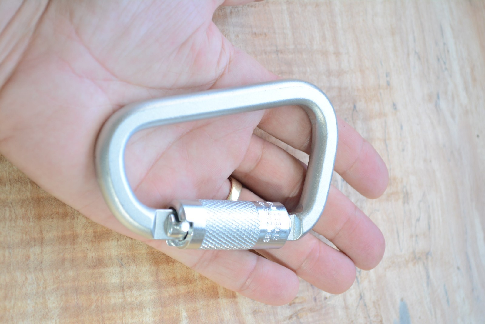 5 QTY!!!! LB9 Heat Treated Steel Carabiner self-locking, ANSI rated.