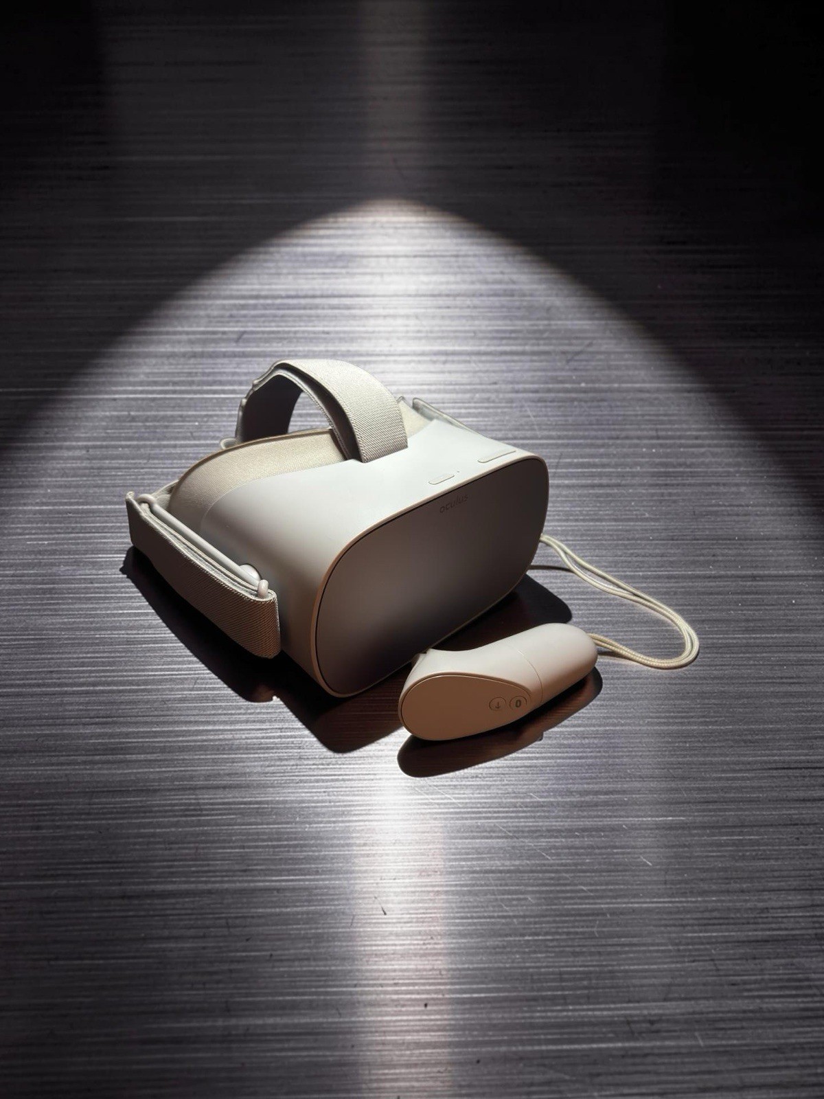 Meta Oculus Go 32GB Standalone Virtual Reality Headset with Remote - Gray