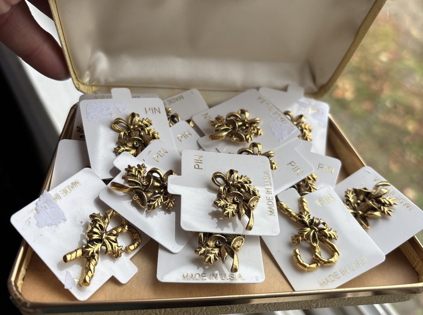 15 Gold  Pin Christmas Lot New With Small Jewelry Case