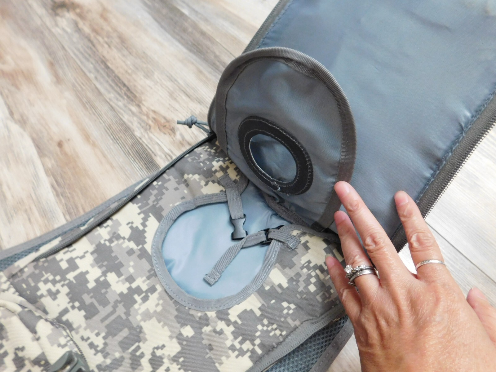 3L 100 oz CAMO HYDRATION CARRIER ( NO BLADDER) NEW