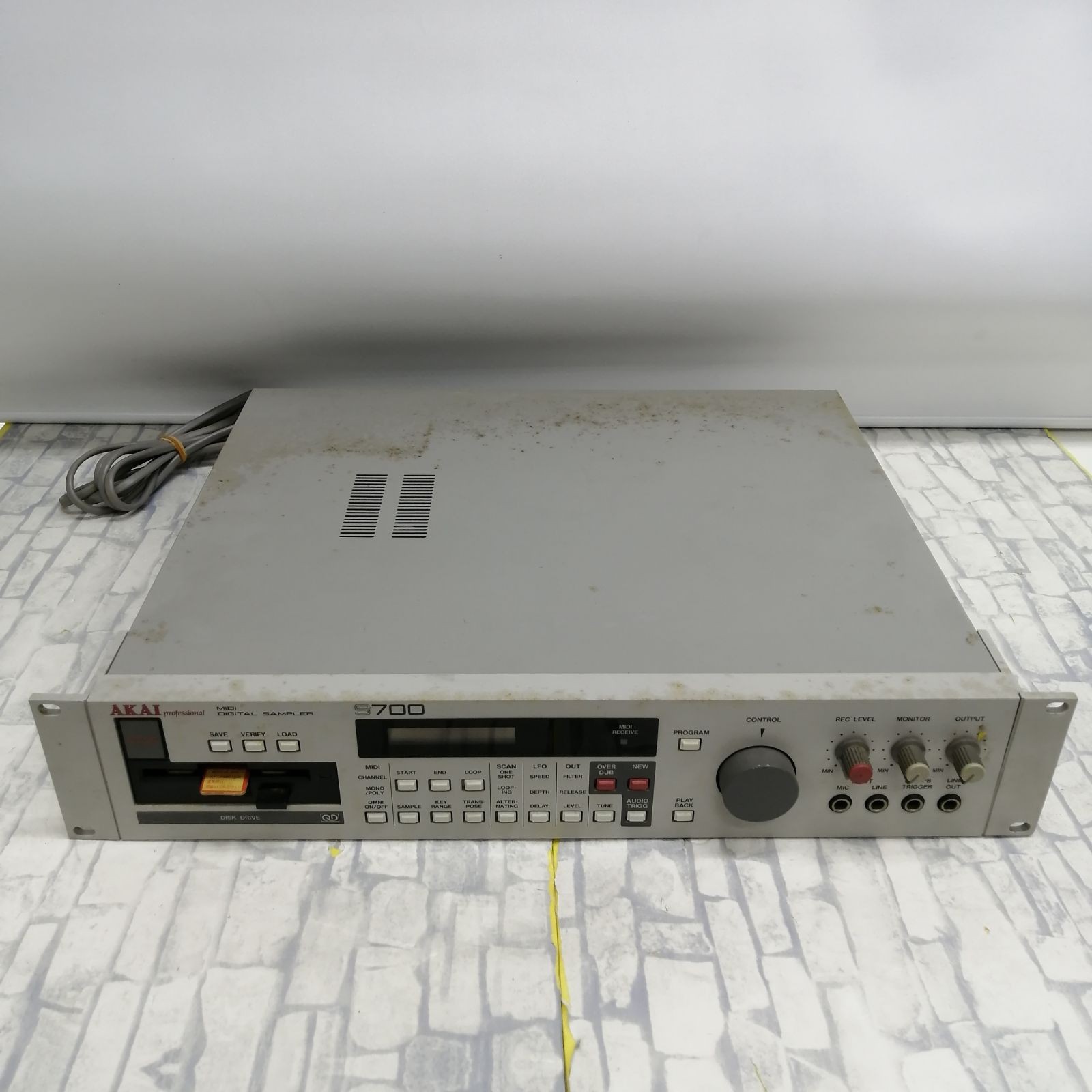 Akai S700 Vintage Digital Sampler Rack Powered On Dim LCD Screen As-Is Japan