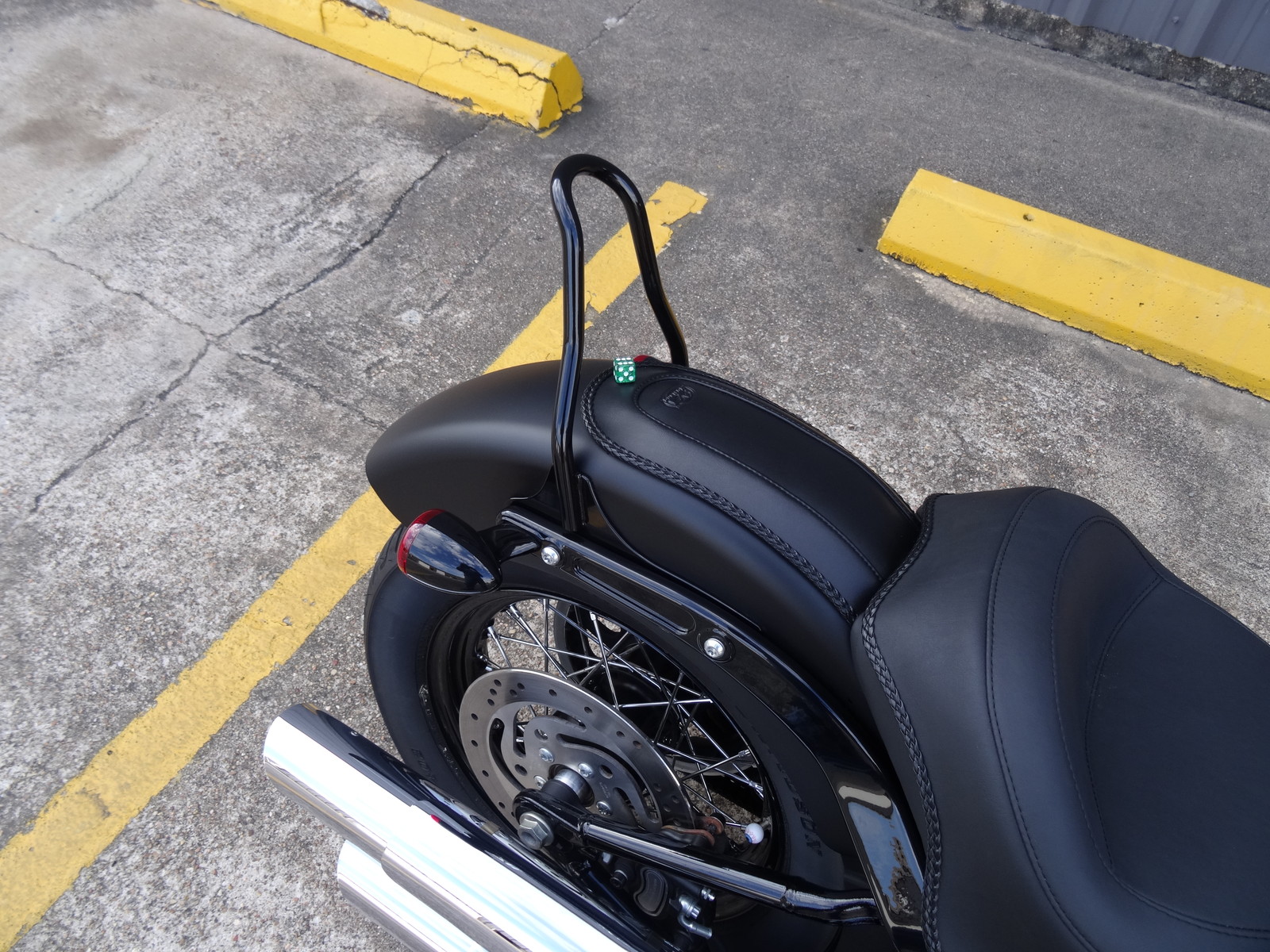HARLEY-DAVIDSON 2012--2017 SOFTAIL SLIM AND 2011-2013 BLACKLINE CUSTOM SISSY BAR