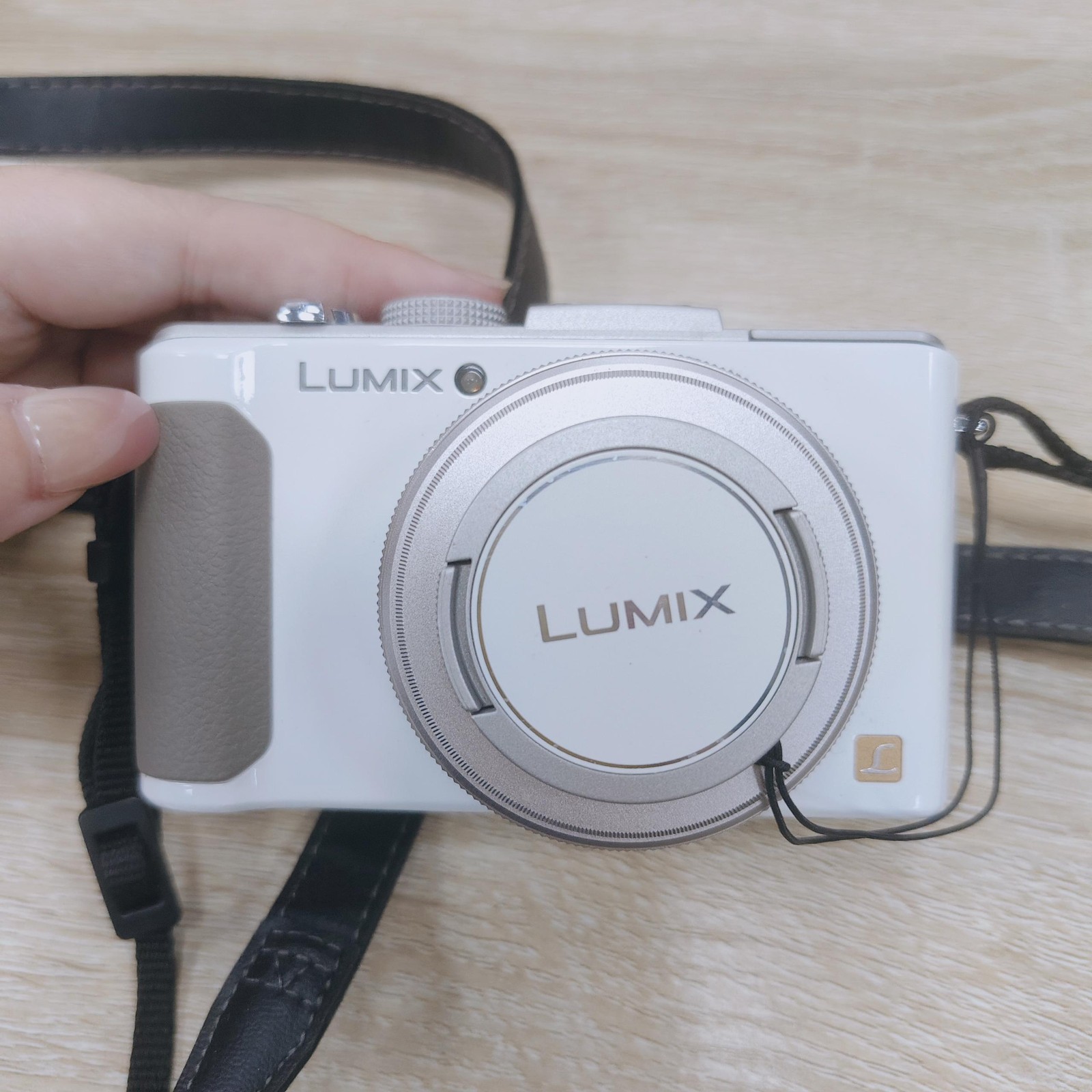 Panasonic LUMIX DMC-LX7 10.1MP Digital Camera 3.8x Optical Zoom White 95%New
