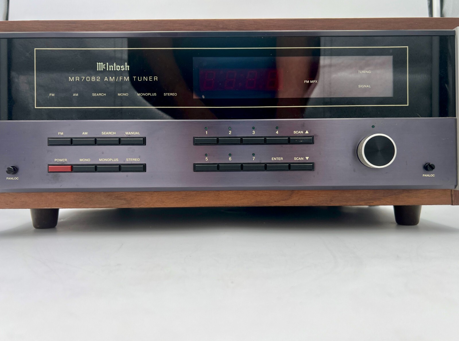 McIntosh MR7082 AM/FM Tuner Slim Version