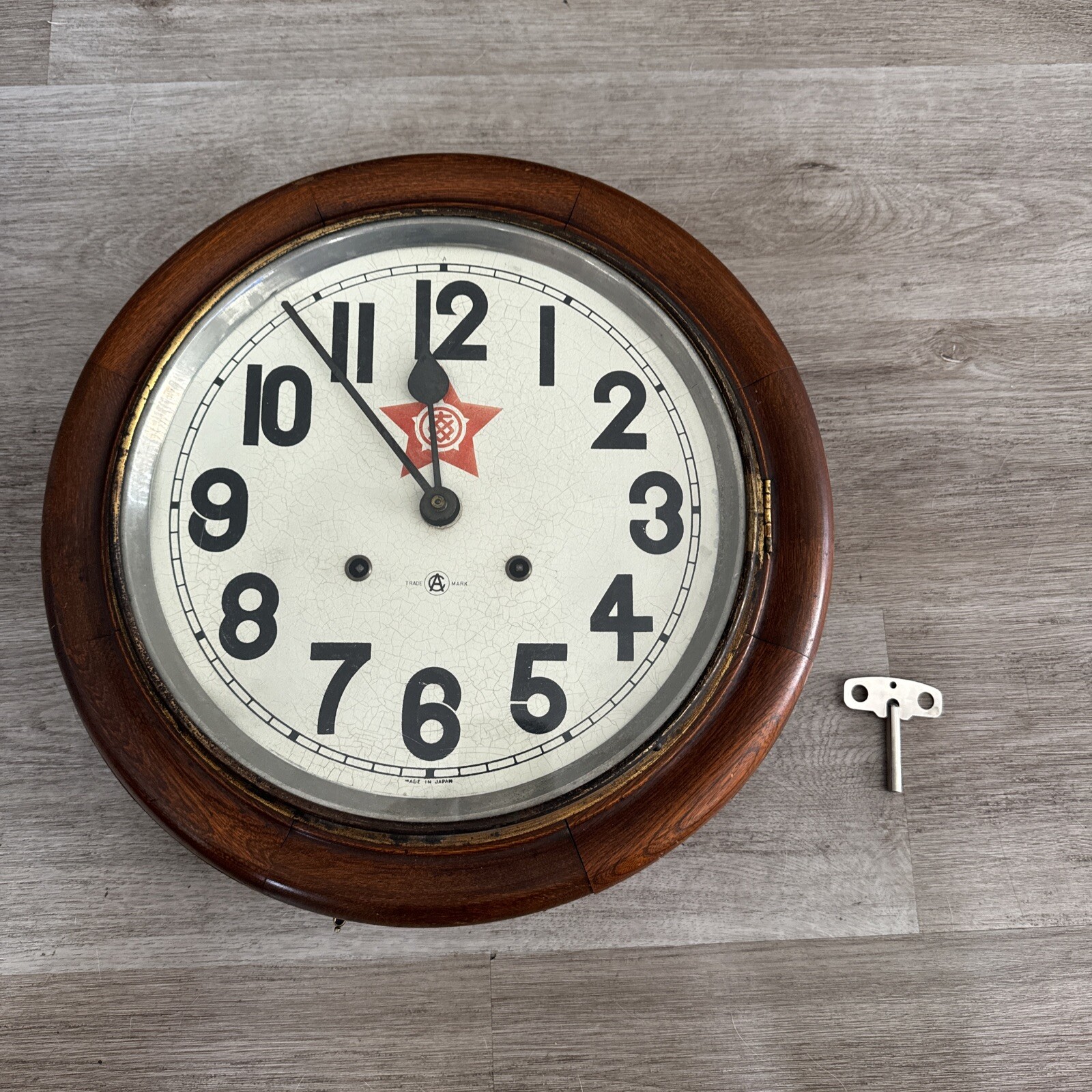 Early Showa period Aichiken Clock Makers Union Gresham round wall clock + Key