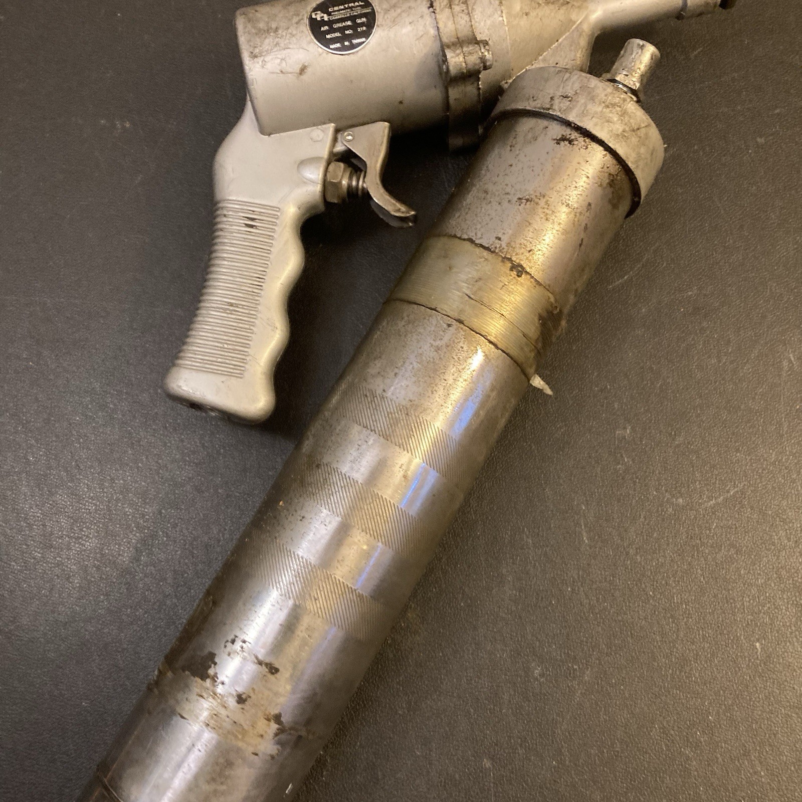 Central Pneumatic Air Grease Gun 219