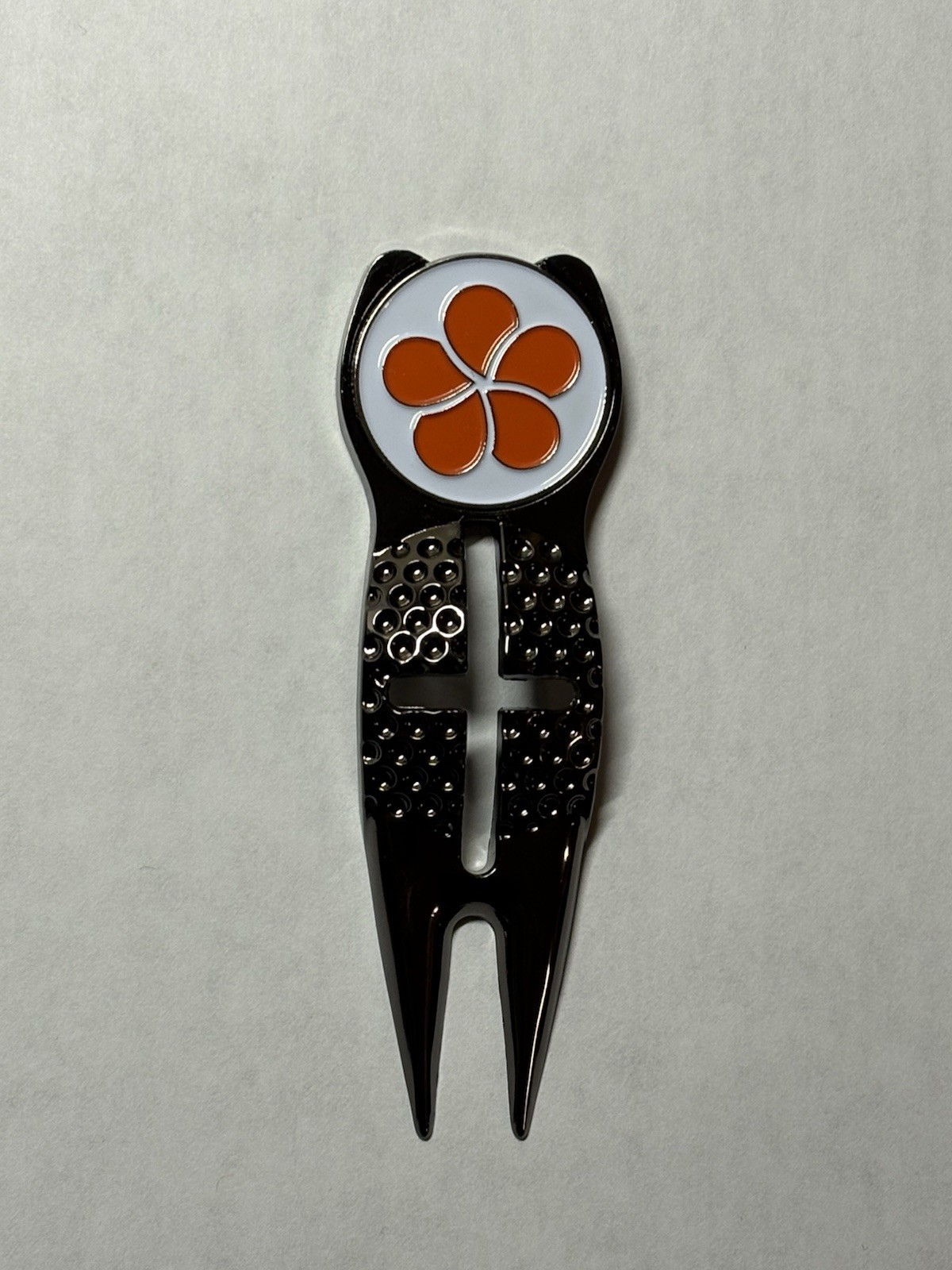 Mauna Kea Beach Hotel Golf Course Crosshairs Divot Tool & 1" Coin Golf Marker