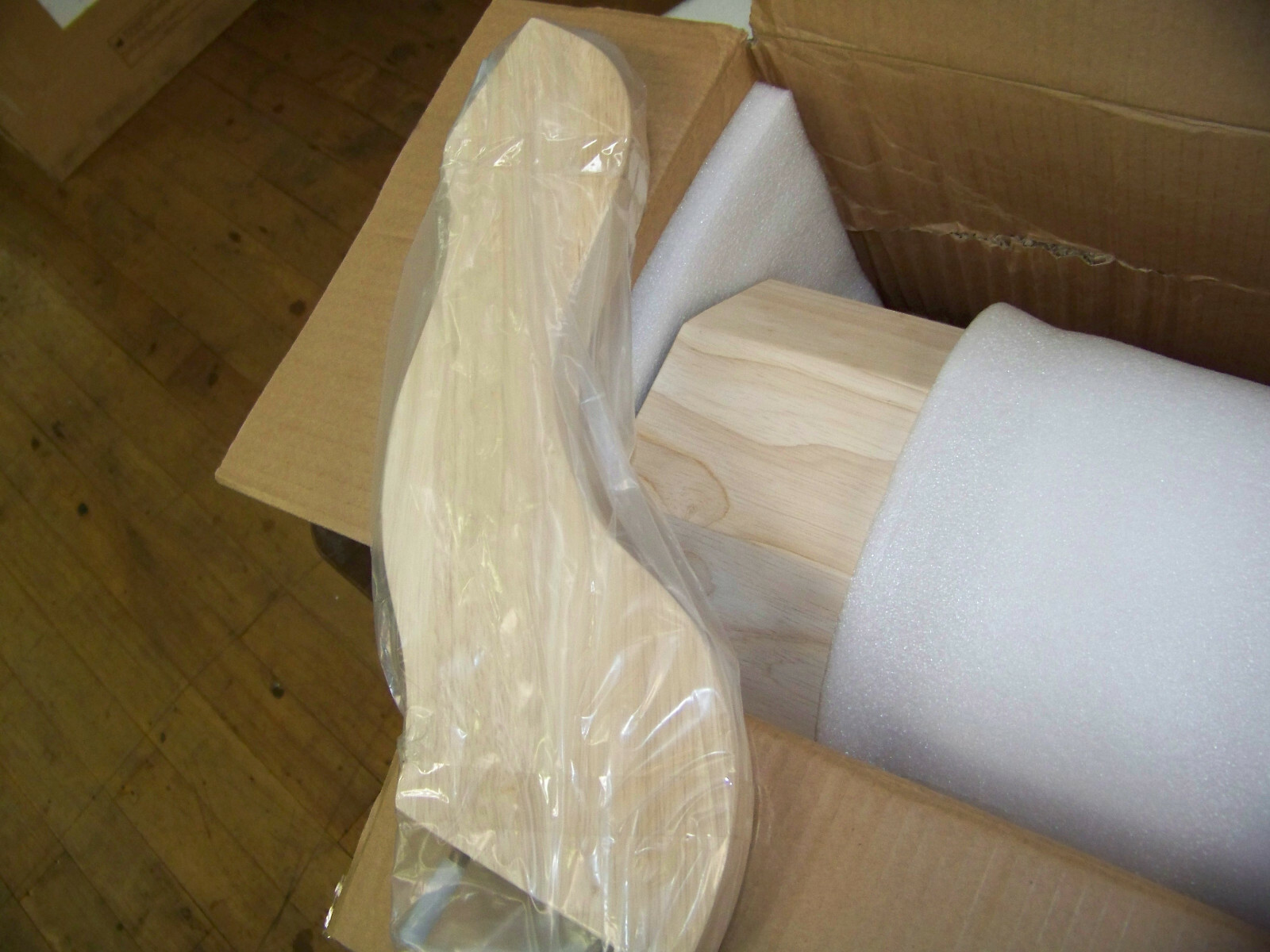Turned Dining Pedestal Solid Top Unfinished T-48B New