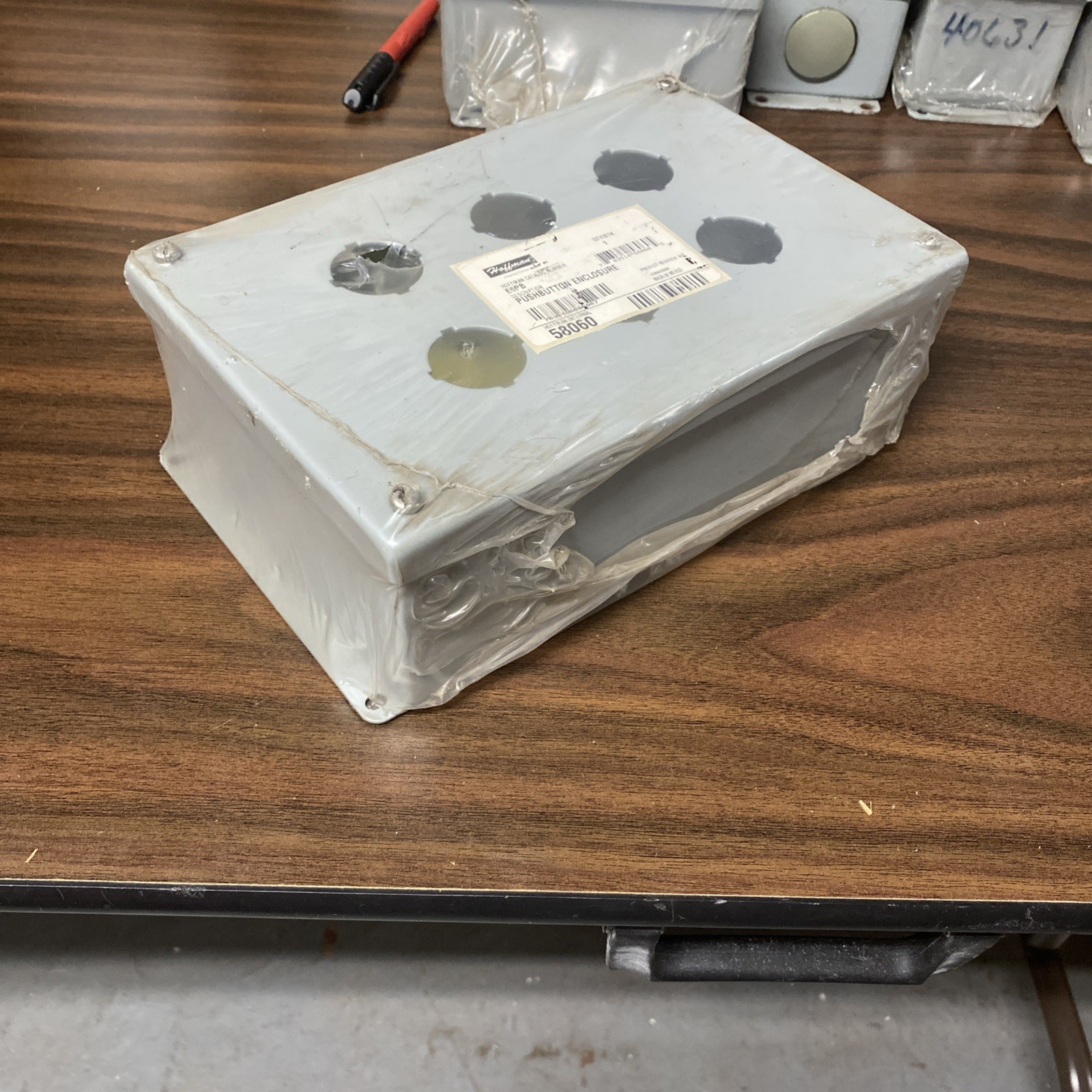 HOFFMAN E-6PB PUSHBUTTON ENCLOSURE