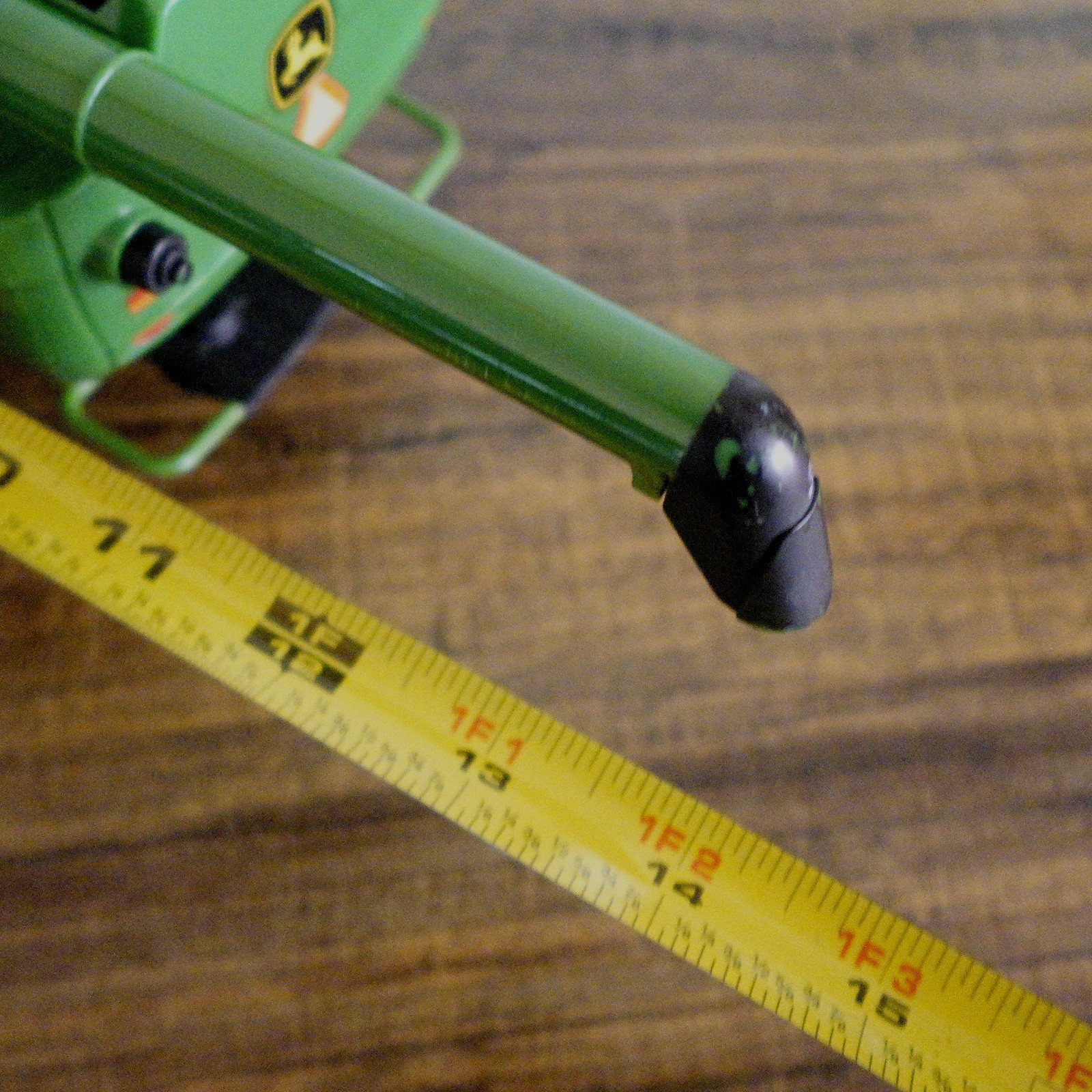 ERTL John Deere S690 Combine 1/32 Scale Full Plastic