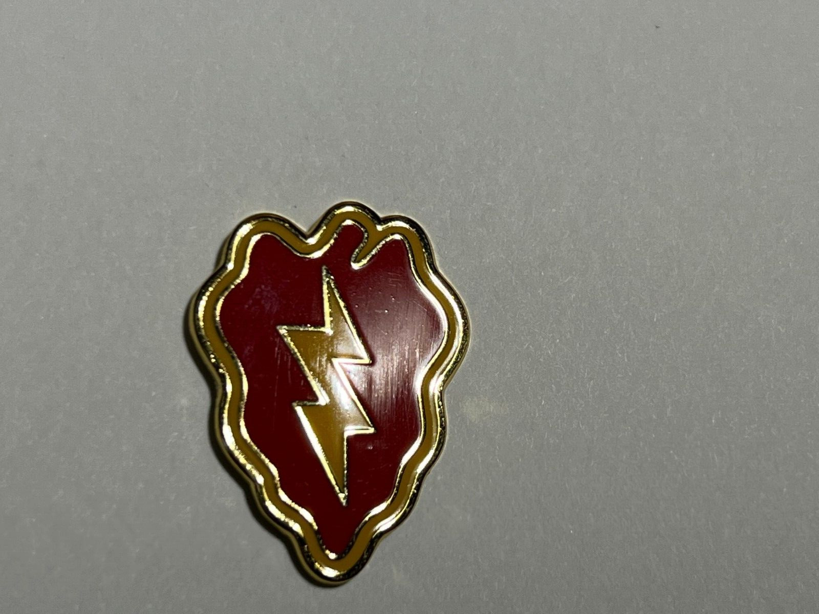 US ARMY 25TH INFANTRY DIVISION HAT PIN MEASURING 1 INCH (HO-14660)