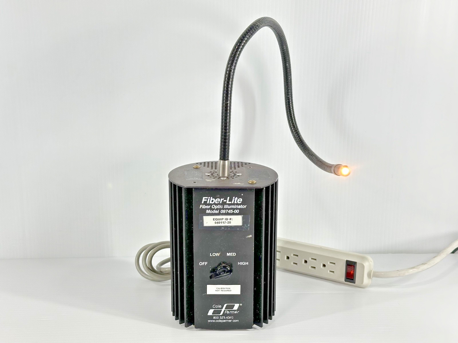 Cole-Parmer Fiber-Lite 09745-00 Fiber Optic Illuminator