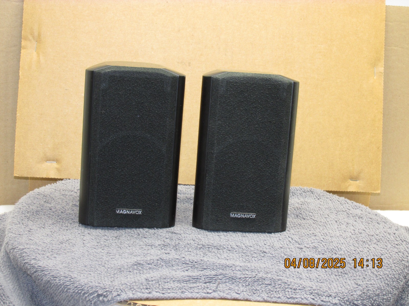 The listing is for:(1pr)of Magnavox MMx990/17MIC Front Speakers(Part of MFX 450)