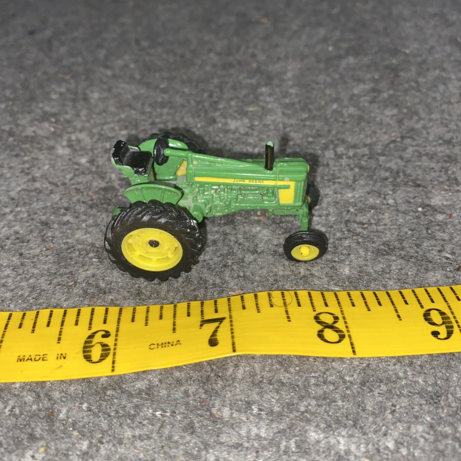 Ertl John Deere 1/64 Scale Diecast 520 Tractor Farm Toy