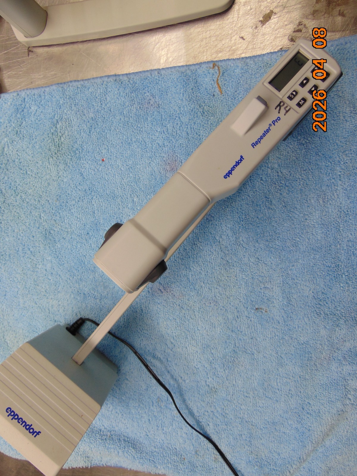 Eppendorf Repeater Pro Pipette  and charging stand