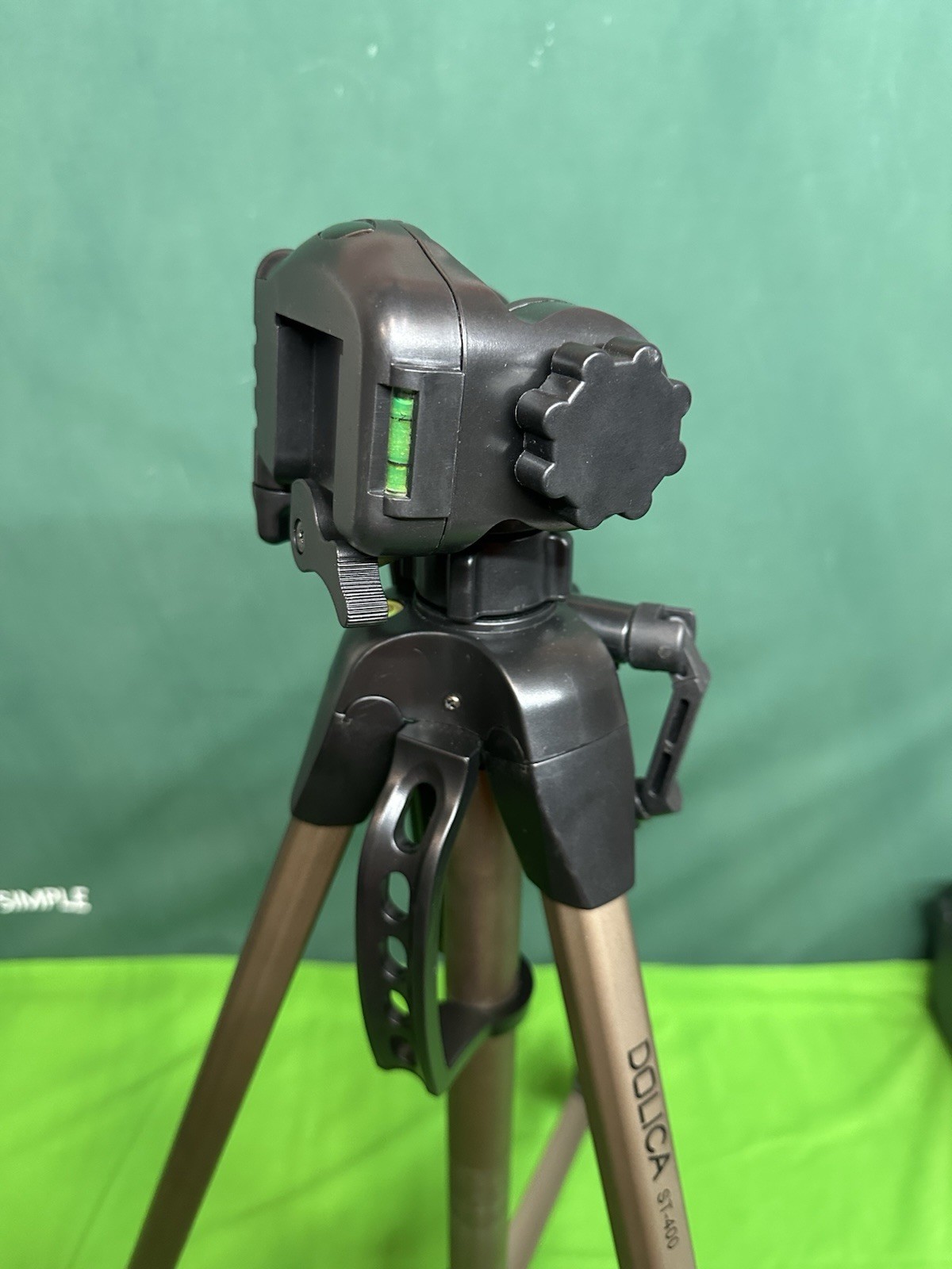 Dolica ST‑400 63" Lightweight Aluminum Tripod