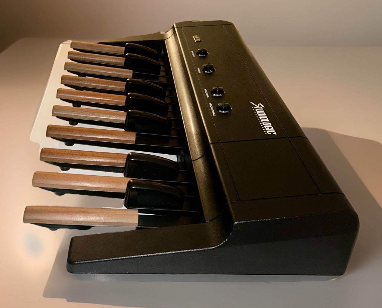 Studiologic MP-117 MIDI Foot Controller Pedal Board •Italy