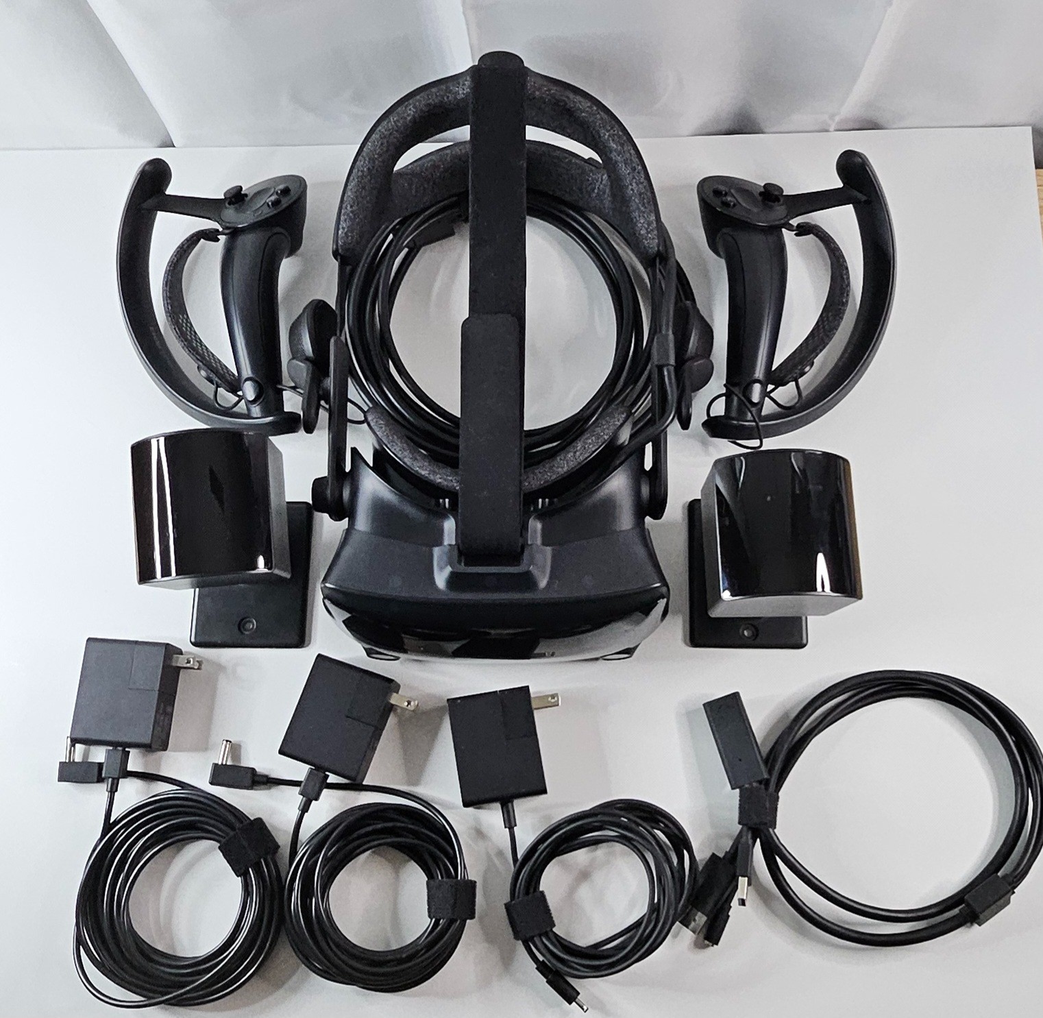 Valve Index VR Headset Full Kit w/ 2.0 Base Stations, Knuckles Controllers