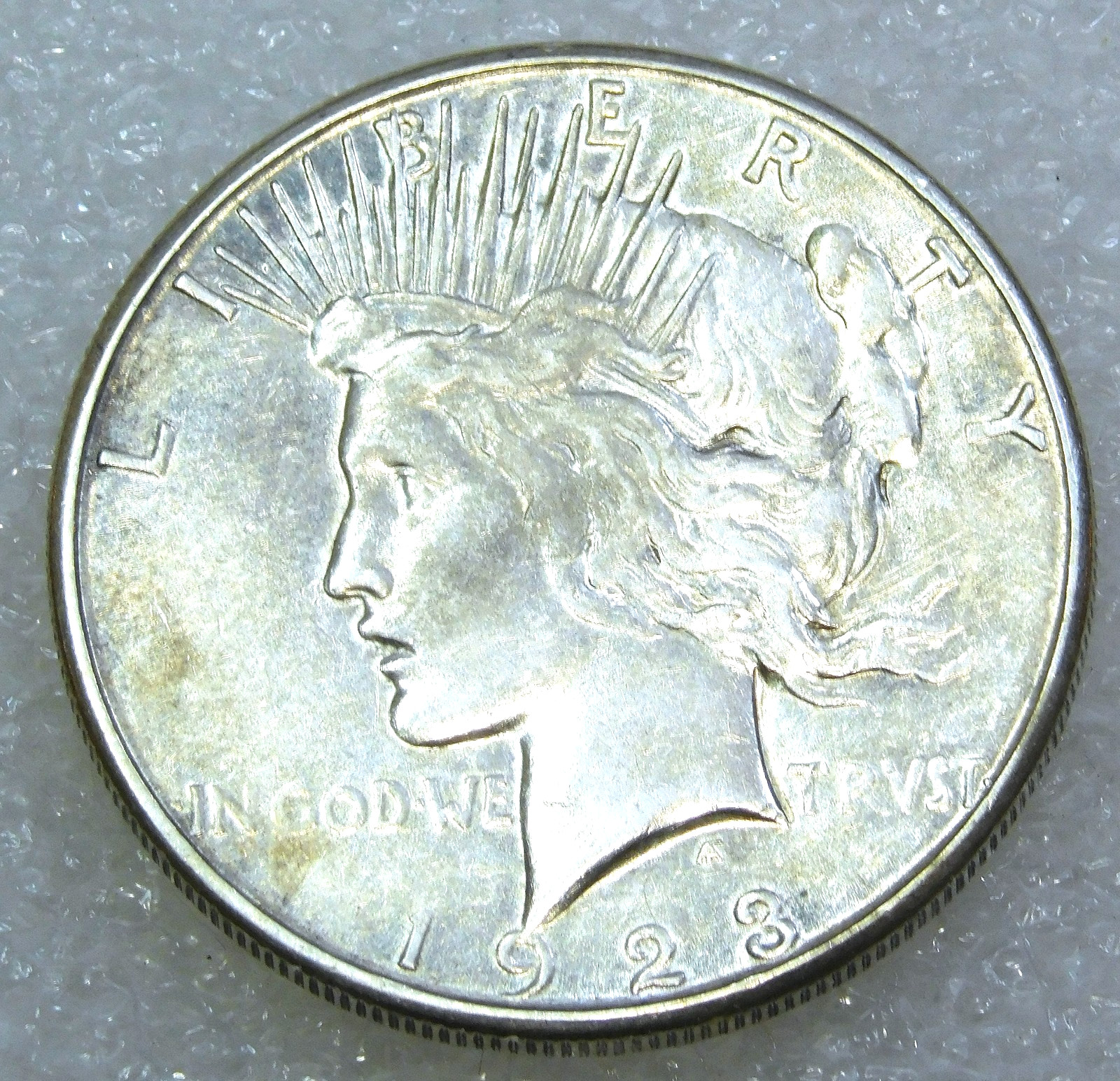 1923-S Peace Silver Dollar AU with Bright Luster in saflip #Q386