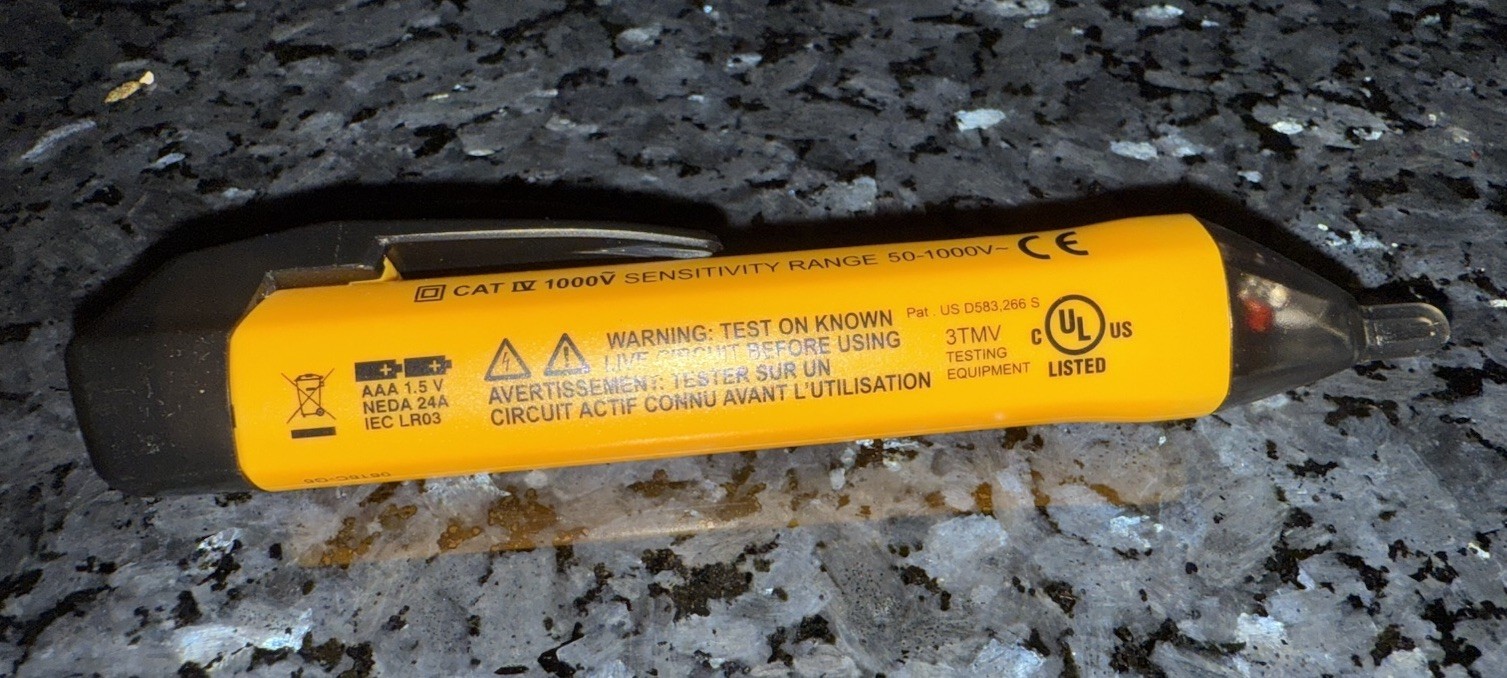 Klein Tools / Voltage Tester