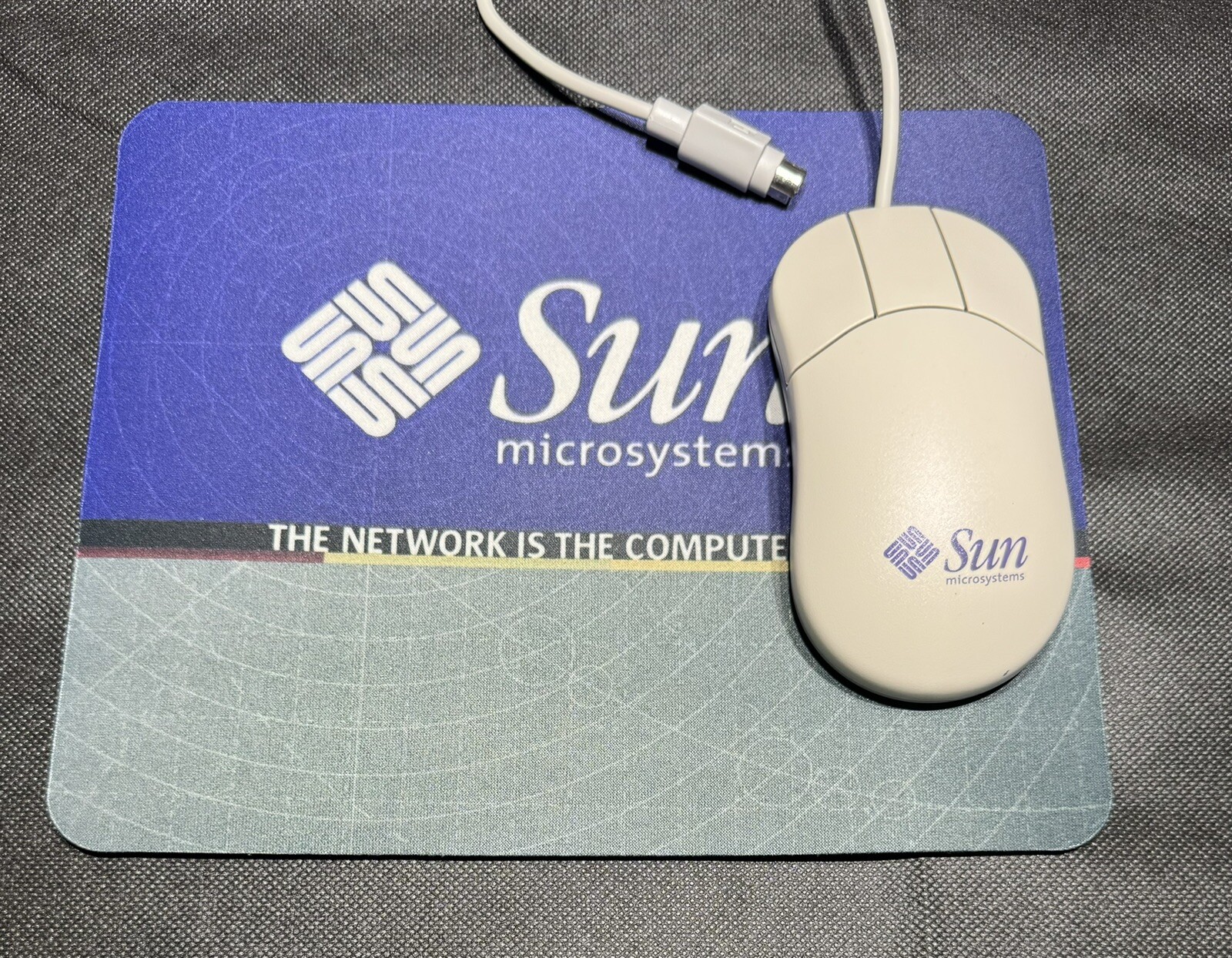 Sun 370-3631 Type-6 Mouse - Mini-Din Connector - 3 Button with 370-2038 Mousepad