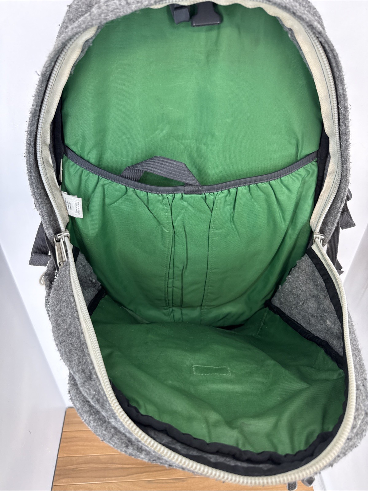 North Face Recon SE Backpack Fuzzy Gray
