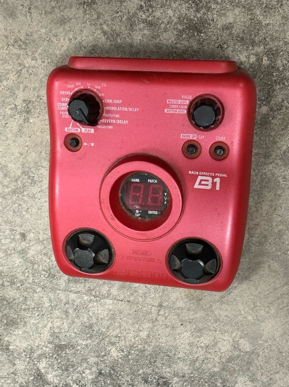 Zoom B1 Digital Multi-Effects Bass Pedal Red Tested Working
