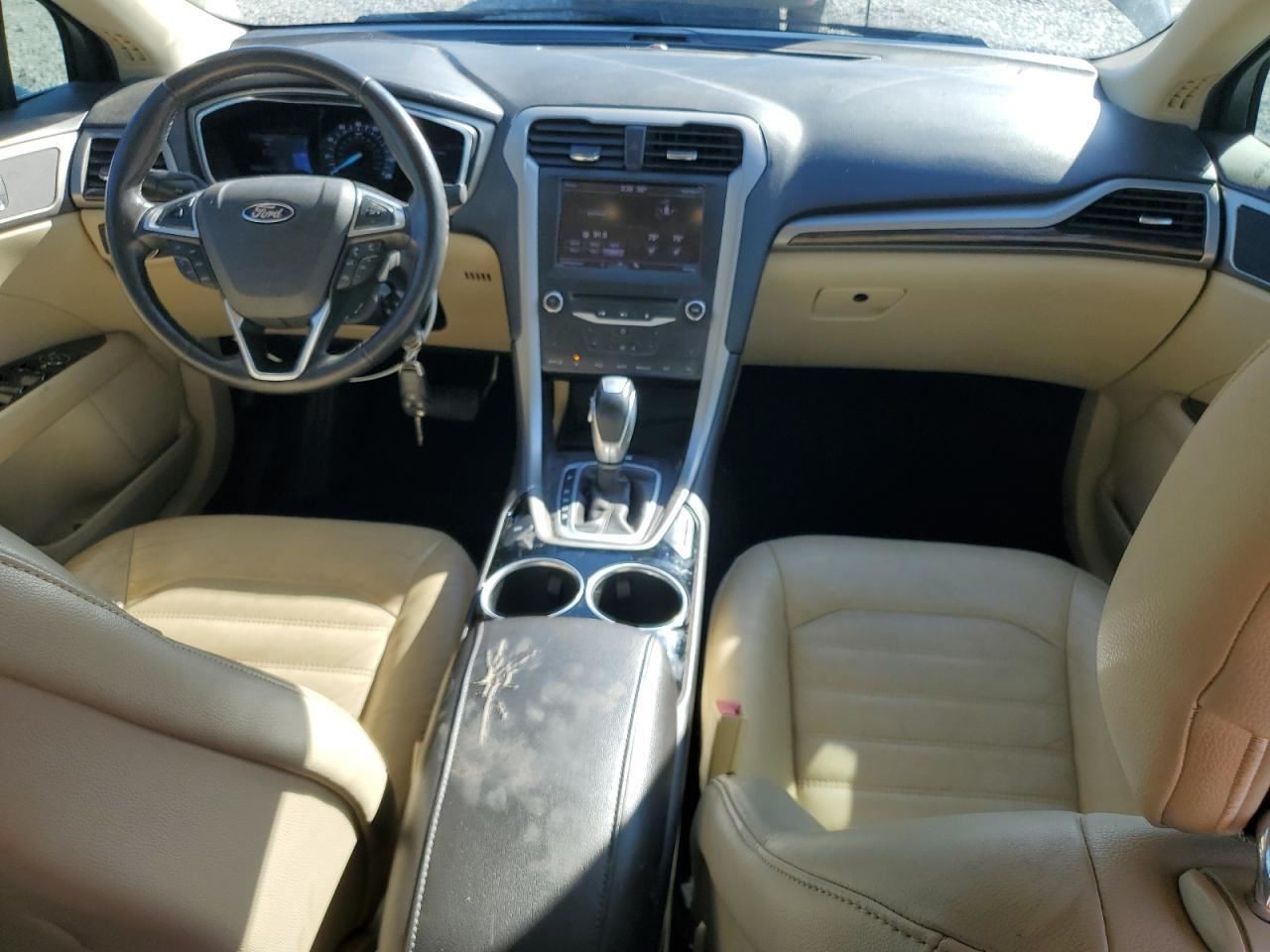 FUSION 2013 Glove Box 4887815