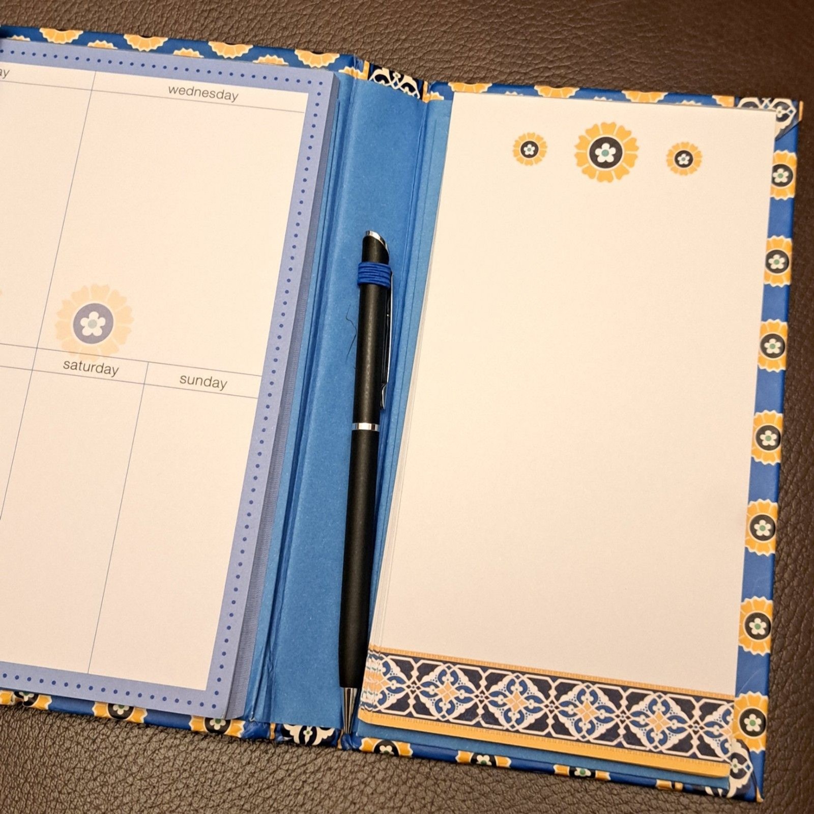 Vera Bradley Weekdays Note book set with pen riviera blue pattern Magnet Closure