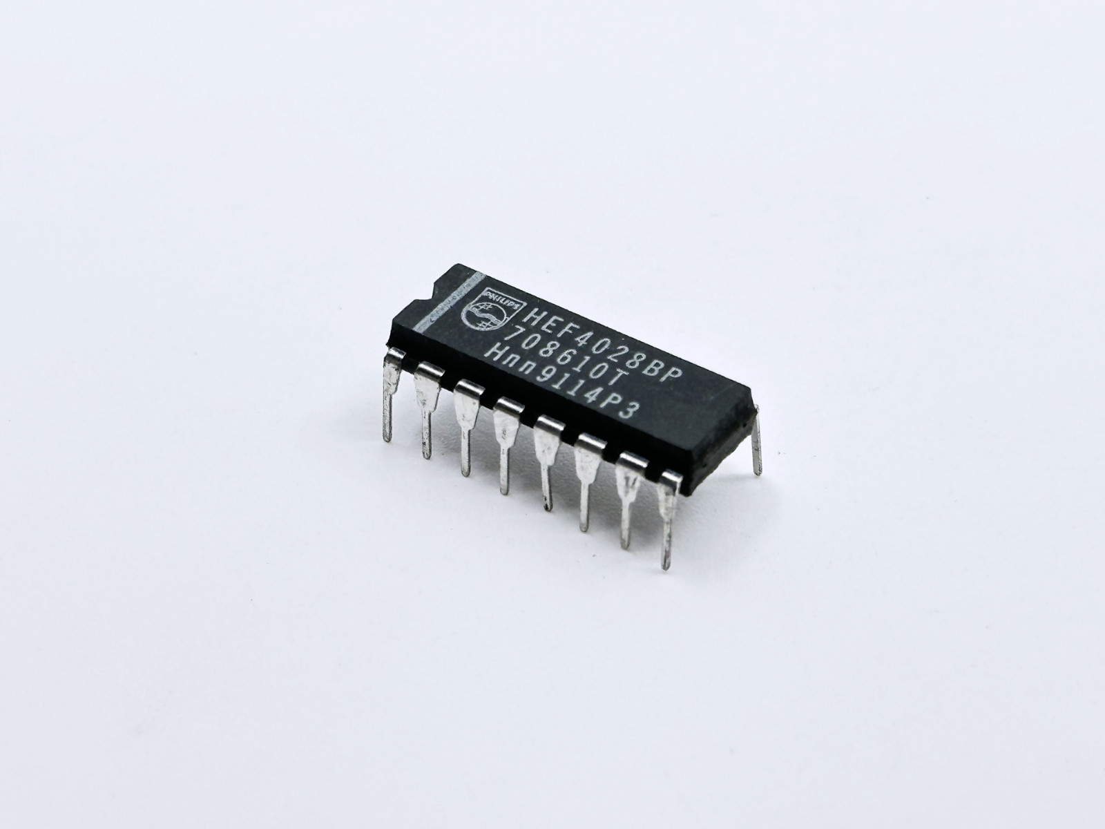 HEF4028BP Philips CMOS BCD to Decimal Decoder 1-of-10 Outputs DIP-16
