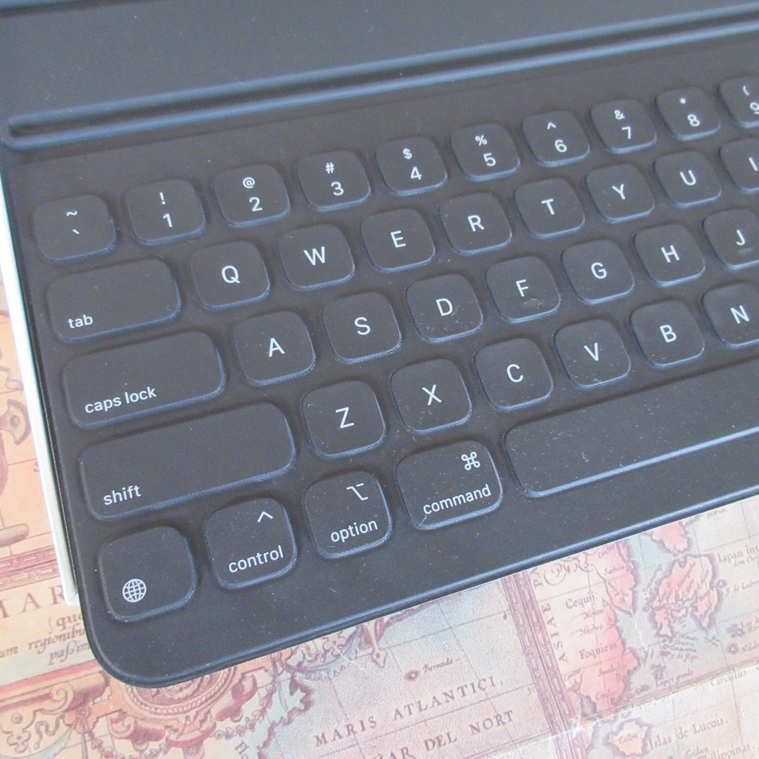 Apple Smart Keyboard Folio (for 12.9-inch iPad Pro- 4th Generation)