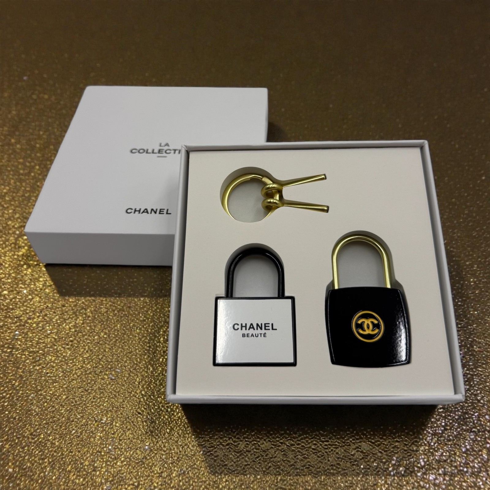 Brand New Chanel Beauty GWP La Collection Black & White Padlocks with Keys