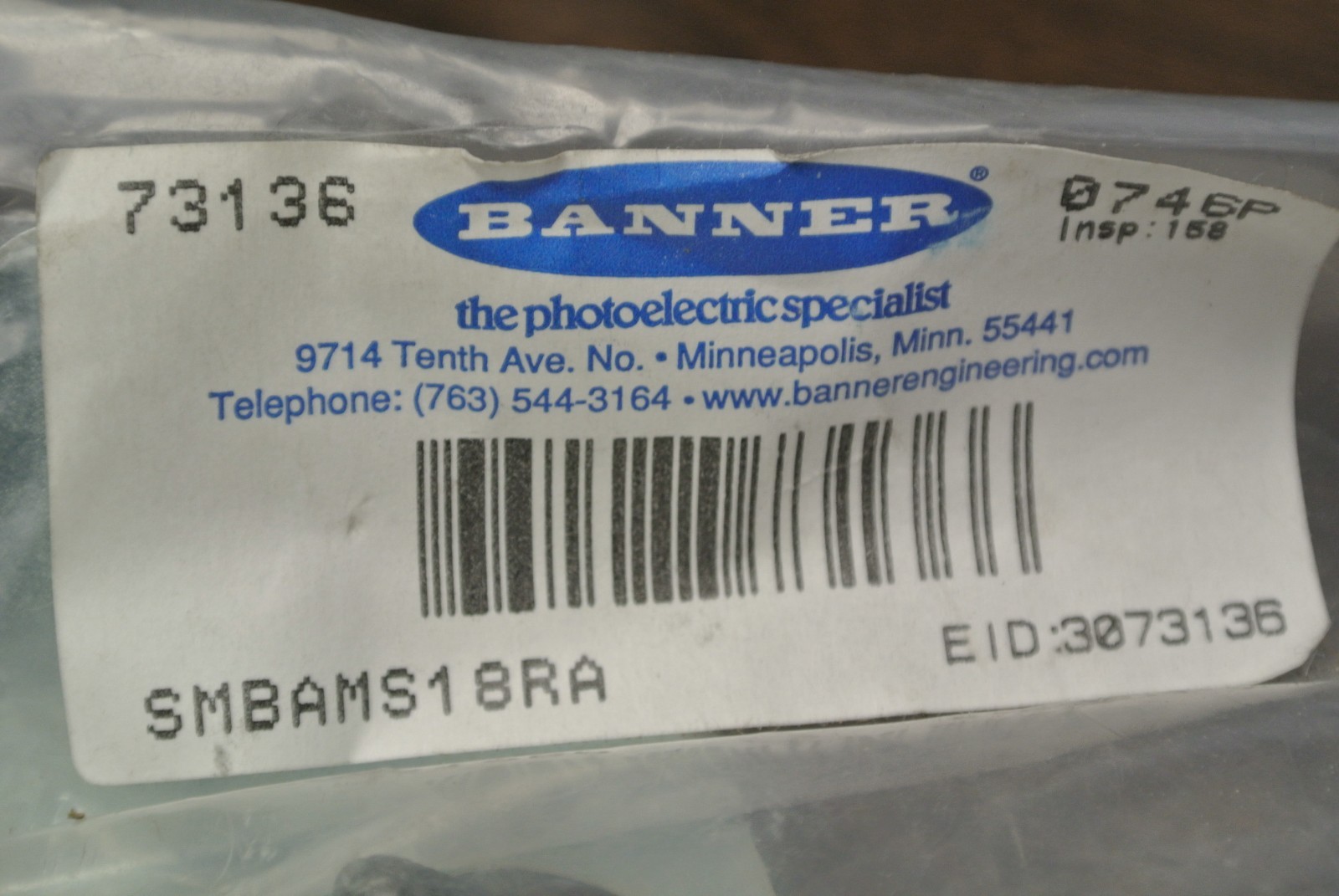 BANNER 73136 / SMBAMS18RA / RIGHT-ANGLE SENSOR MOUNTING BRACKET NEW SURPLUS